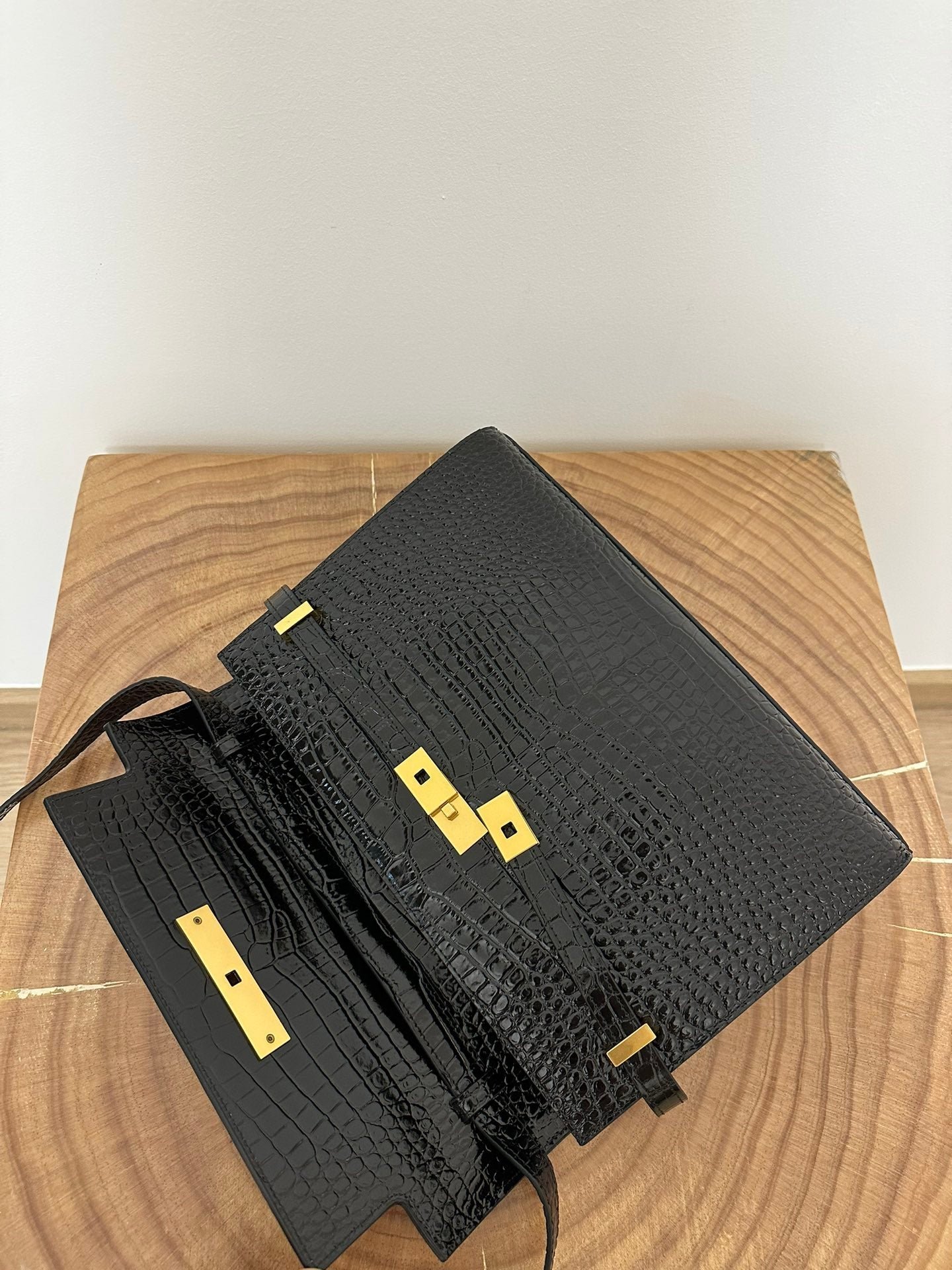 {Style No: JBHP9QNI} MANHATTAN 29 TOP-HANDLE IN CROCODILE BLACK CALFSKIN - Image 4