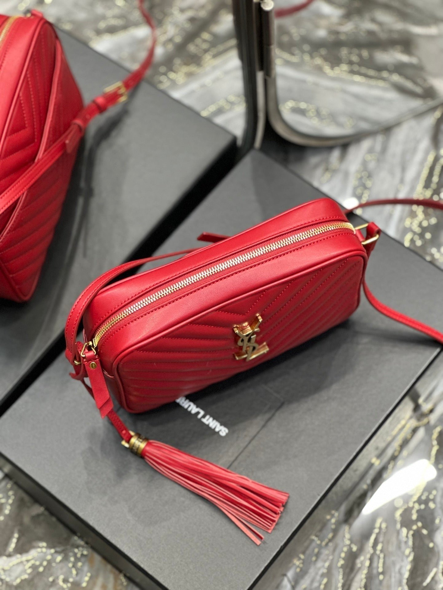 {Style No: EIMVYQ7J} LOU CAMERA 23 RED LAMBSKIN GOLD HARDWARE - Image 2