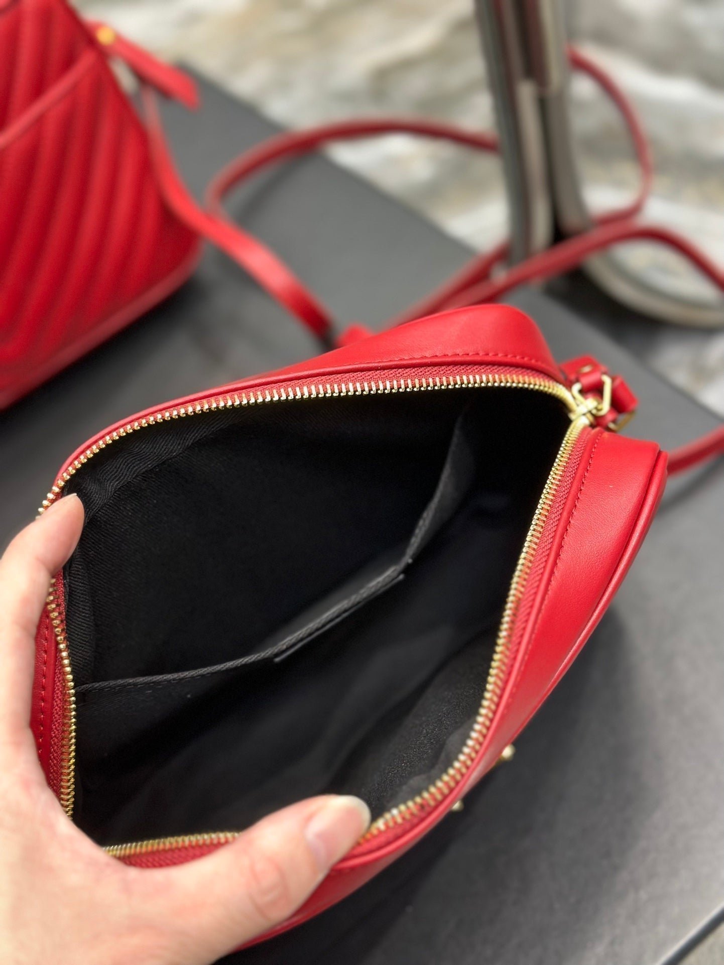 {Style No: EIMVYQ7J} LOU CAMERA 23 RED LAMBSKIN GOLD HARDWARE - Image 7