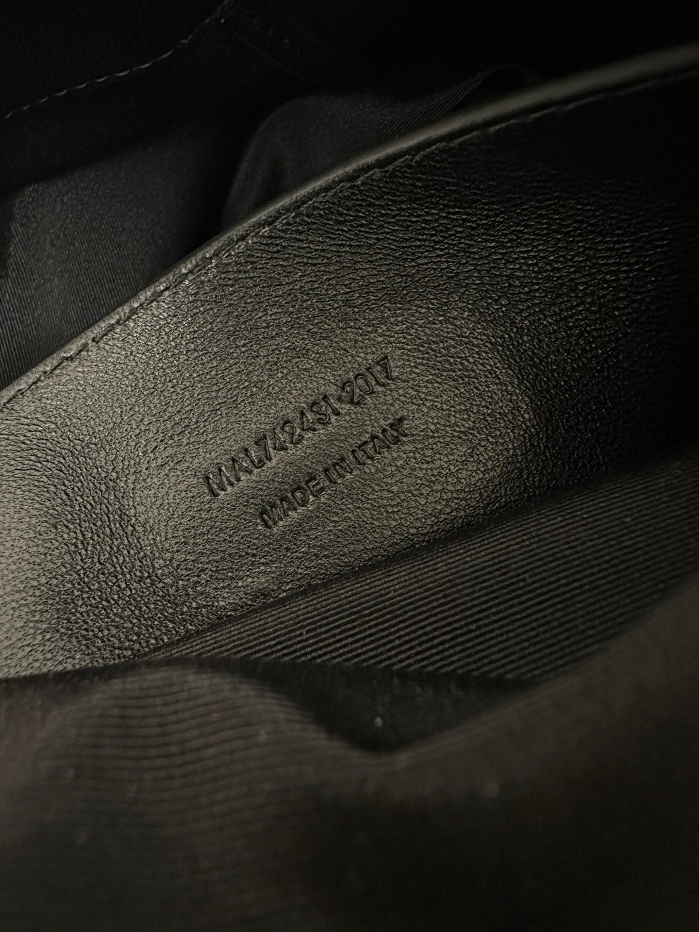{Style No: OGKVRWTG} JAMIE 43 LARGE LAMBSKIN BLACK - Image 3