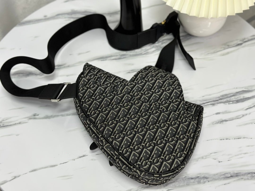 {Style No: JTQ8X12L} SADDLE 28 BAG IN BLACK OBLIQUE JACQUARD - Image 4
