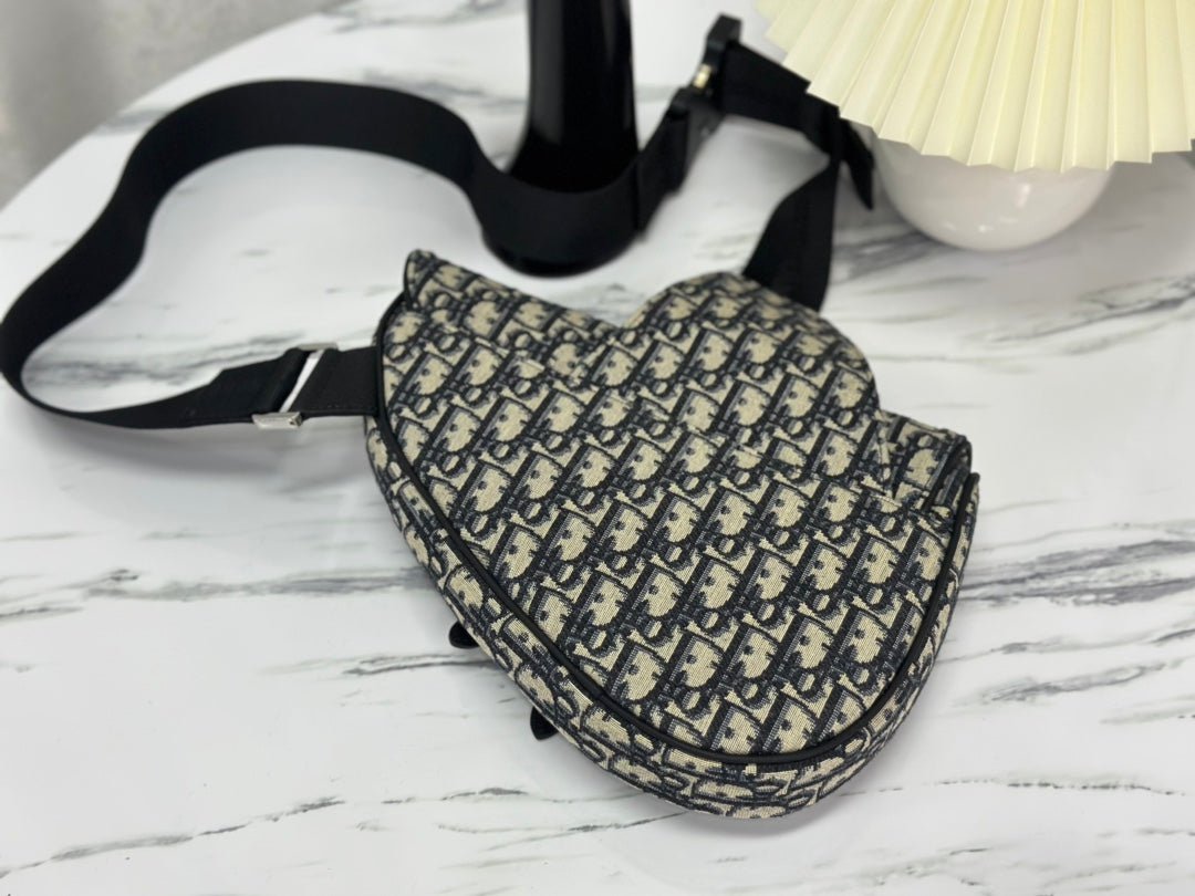 {Style No: CJ3QRHRC} SADDLE 28 BAG IN BEIGE AND BLACK OBLIQUE JACQUARD - Image 7