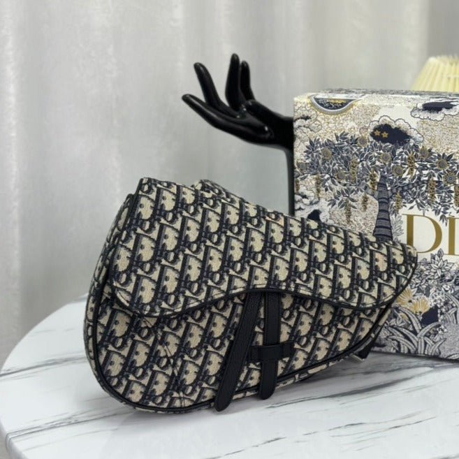 {Style No: CJ3QRHRC} SADDLE 28 BAG IN BEIGE AND BLACK OBLIQUE JACQUARD