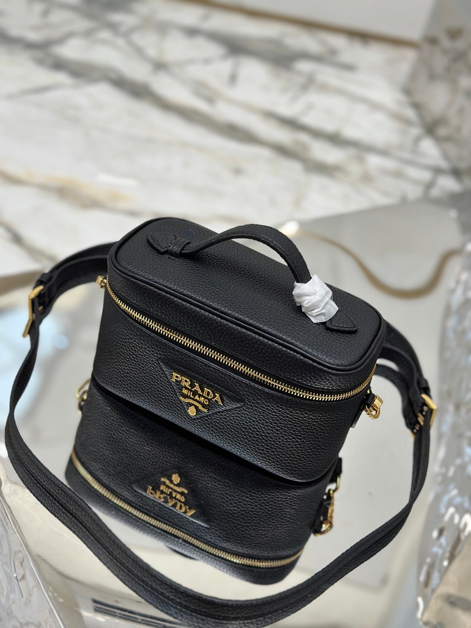 {Style No: QACHQ28B} VANITY CASE 18 IN BLACK GRAINED CALFSKIN GOLD HARDWARE - Image 7