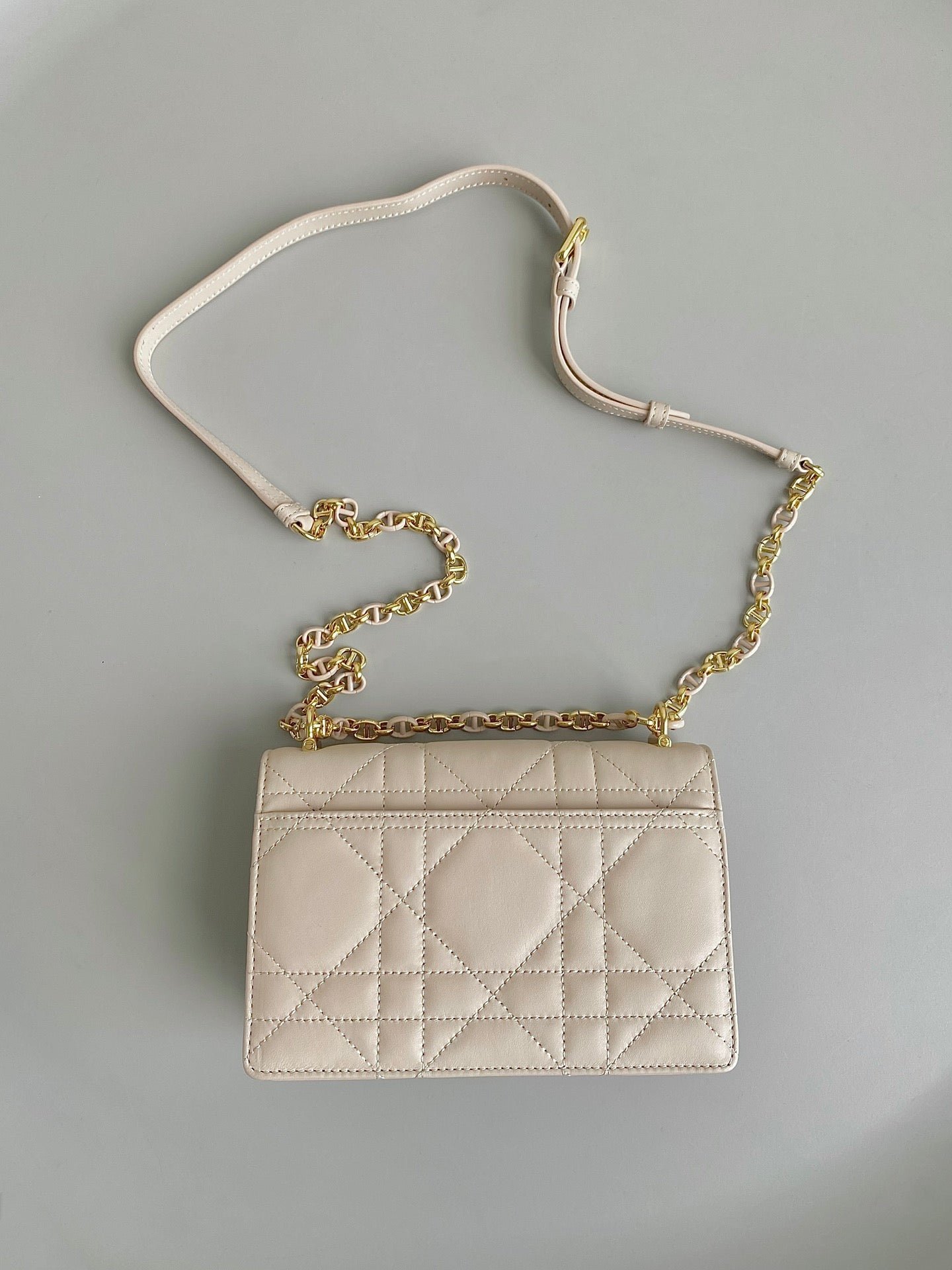 {Style No: VOR45KO9} MINI CHAIN BAG 17 IN BEIGE CALFSKIN - Image 3
