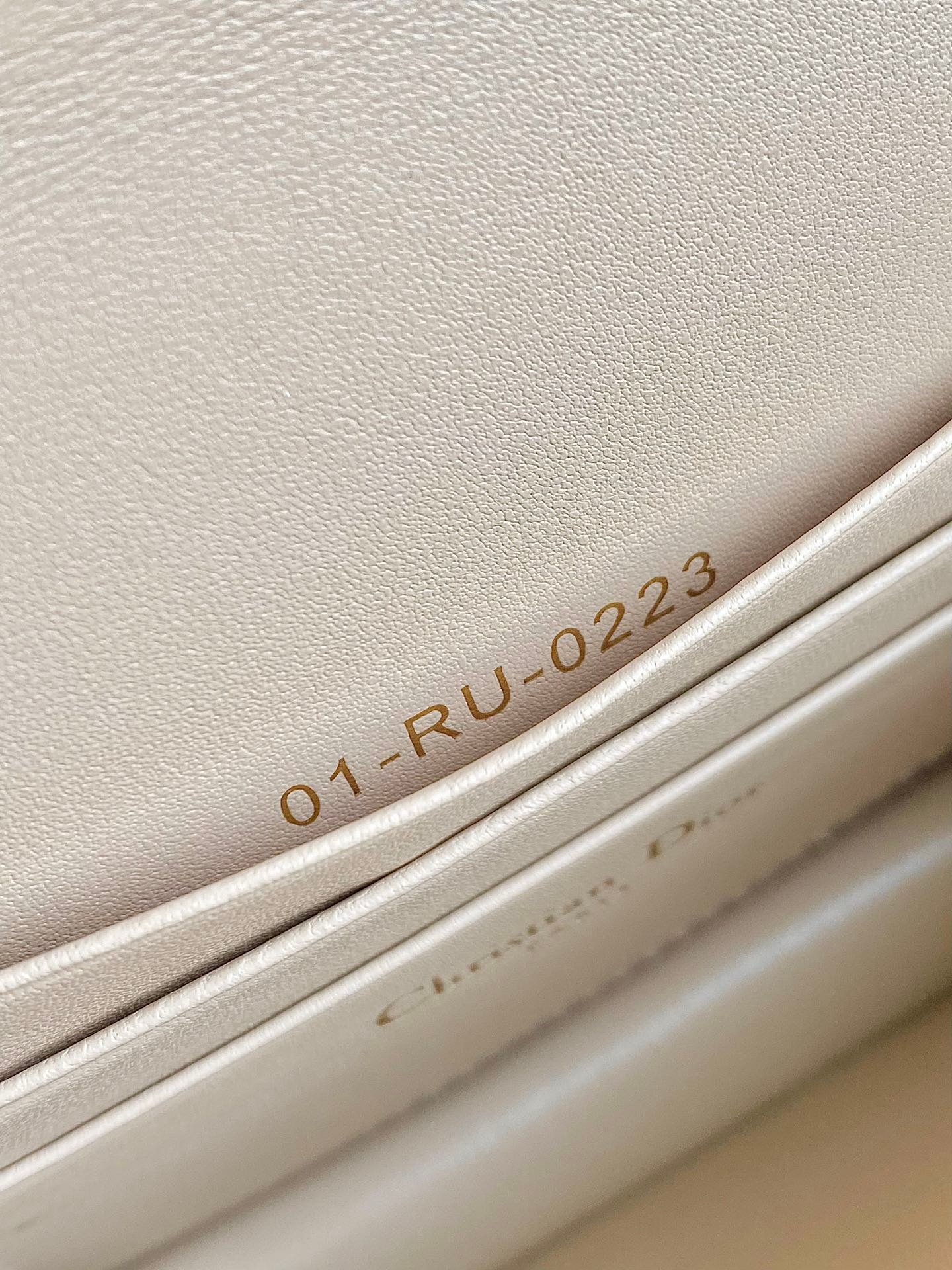 {Style No: VOR45KO9} MINI CHAIN BAG 17 IN BEIGE CALFSKIN - Image 8