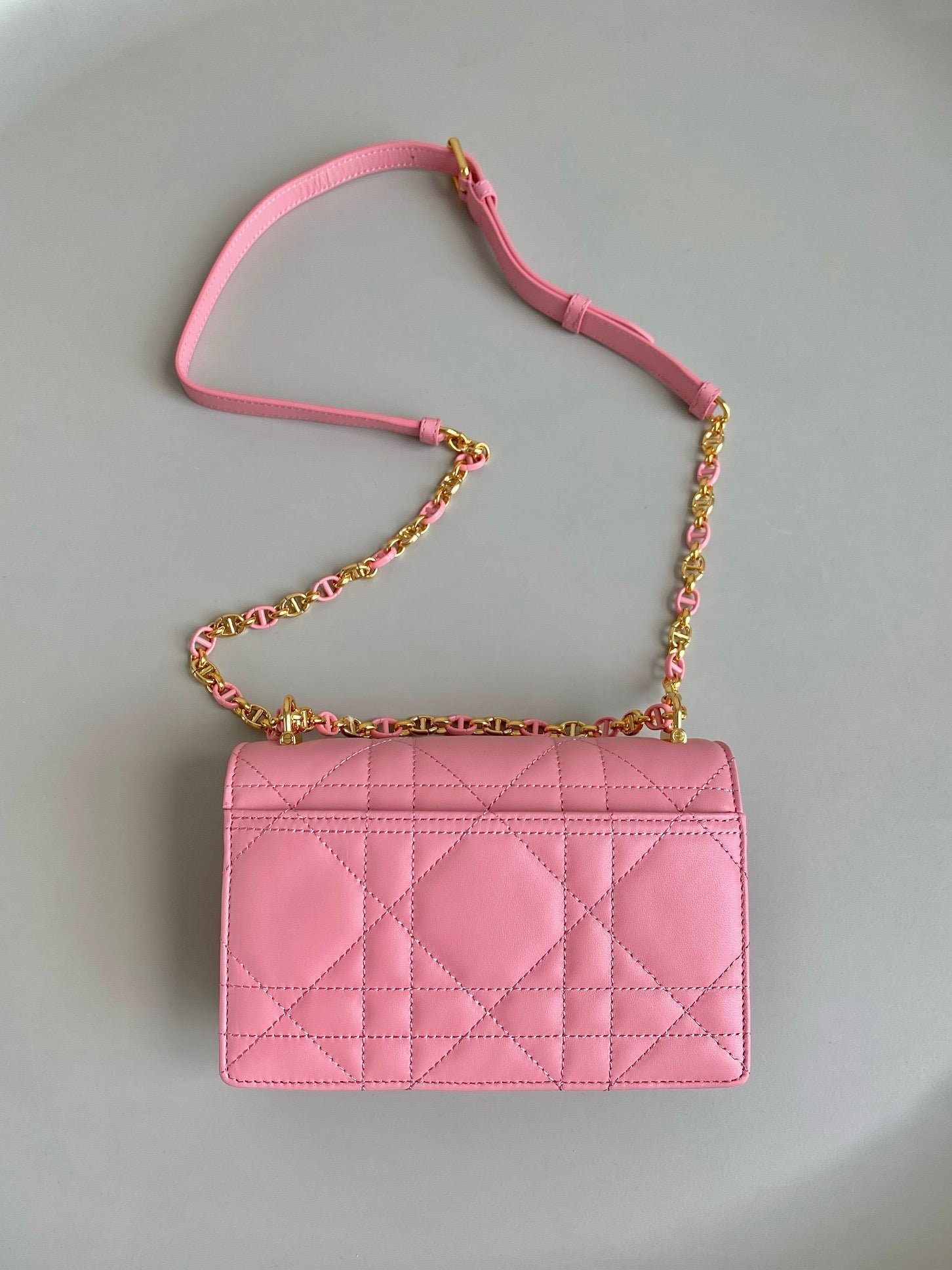 {Style No: QVC8U2B7} MINI CHAIN BAG 17 IN LIGHT PINK CALFSKIN - Image 4