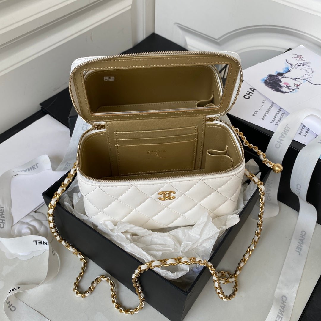 {Style No: TF7RLNWJ} SMALL VANITY CASE 17 IN WHITE CALFSKIN GOLD HARDWARE - Image 8