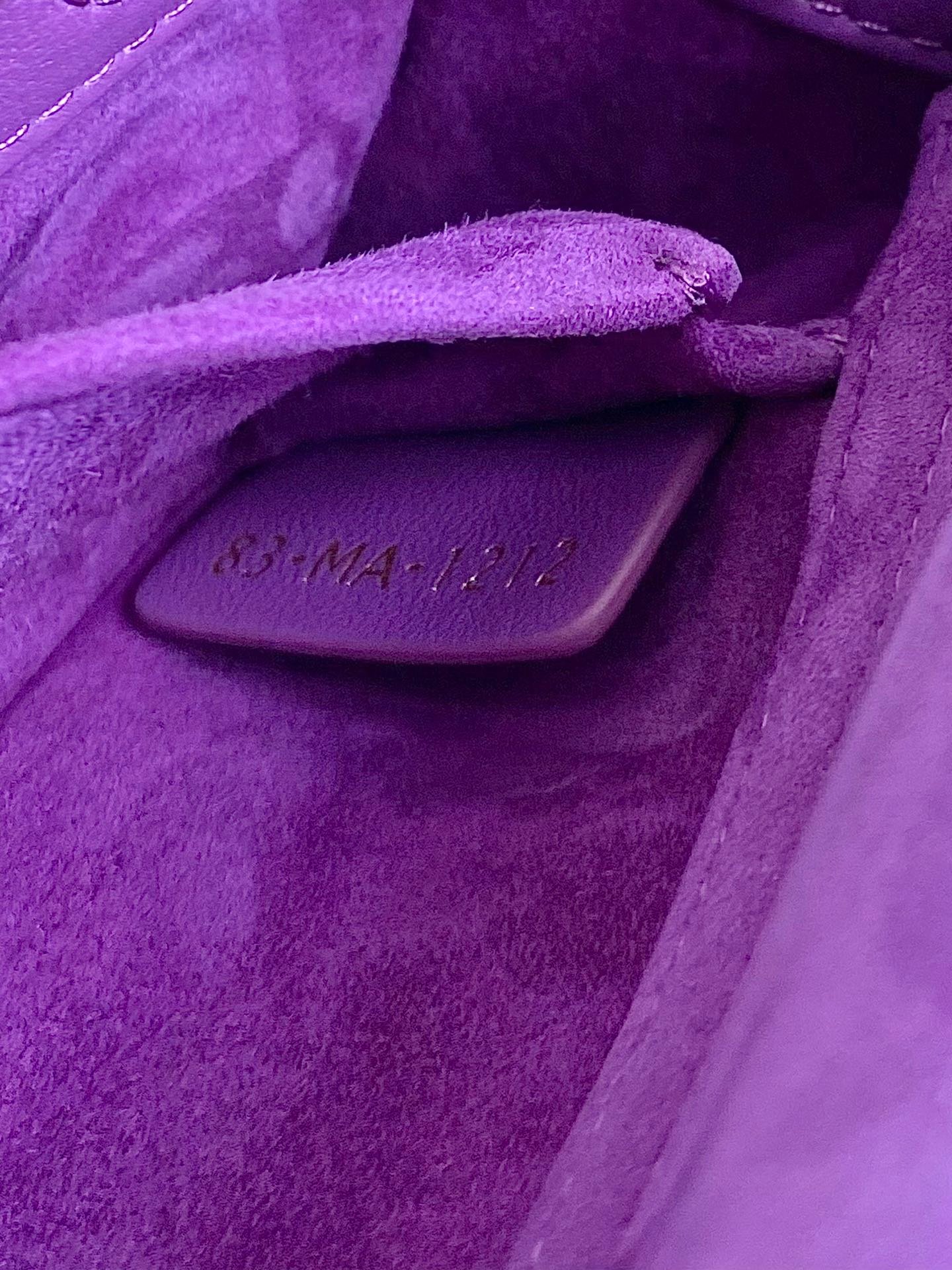 {Style No: R6VVF4ES} D-JOY BAG 22 IN VIOLET PURPLE LAMBSKIN - Image 3