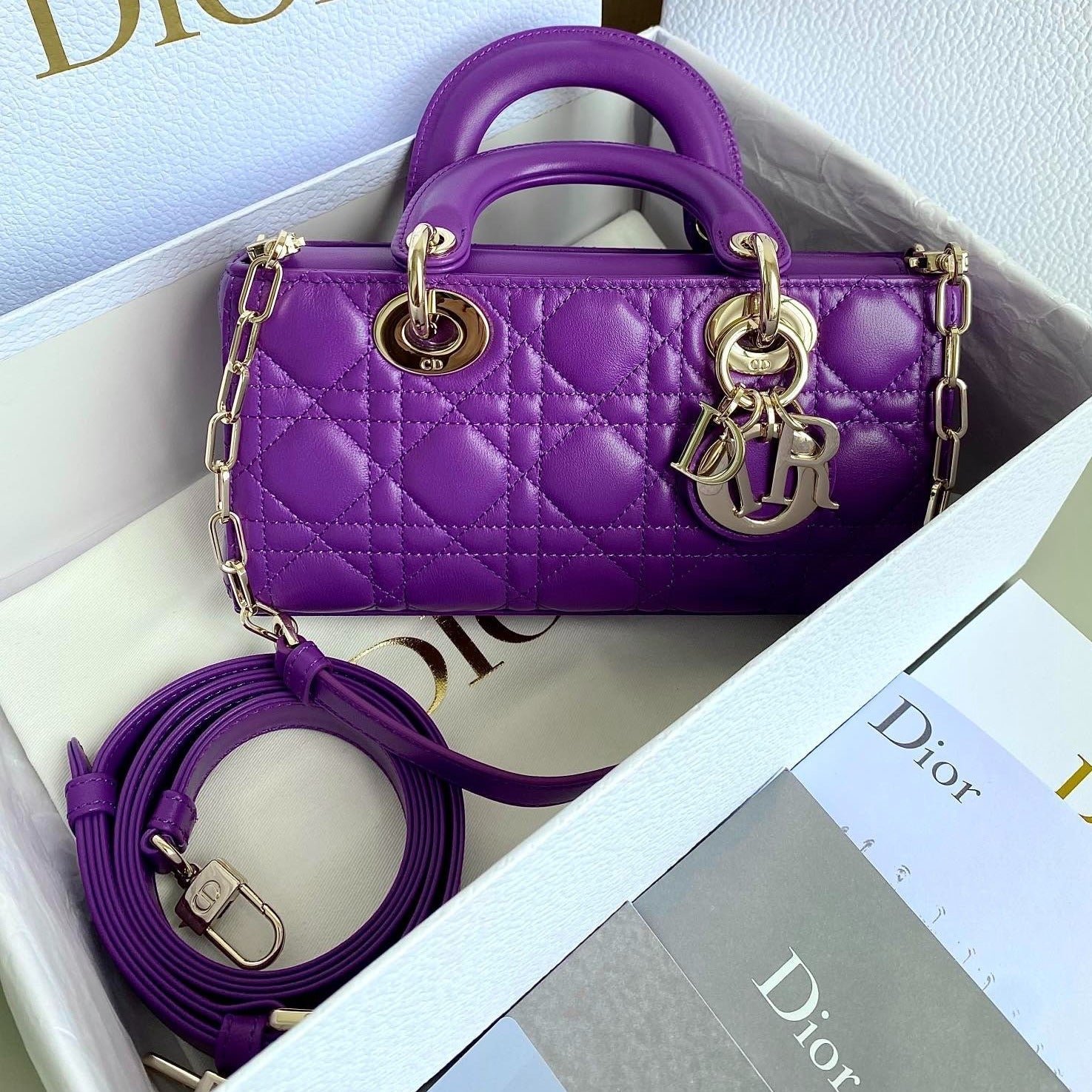 {Style No: R6VVF4ES} D-JOY BAG 22 IN VIOLET PURPLE LAMBSKIN