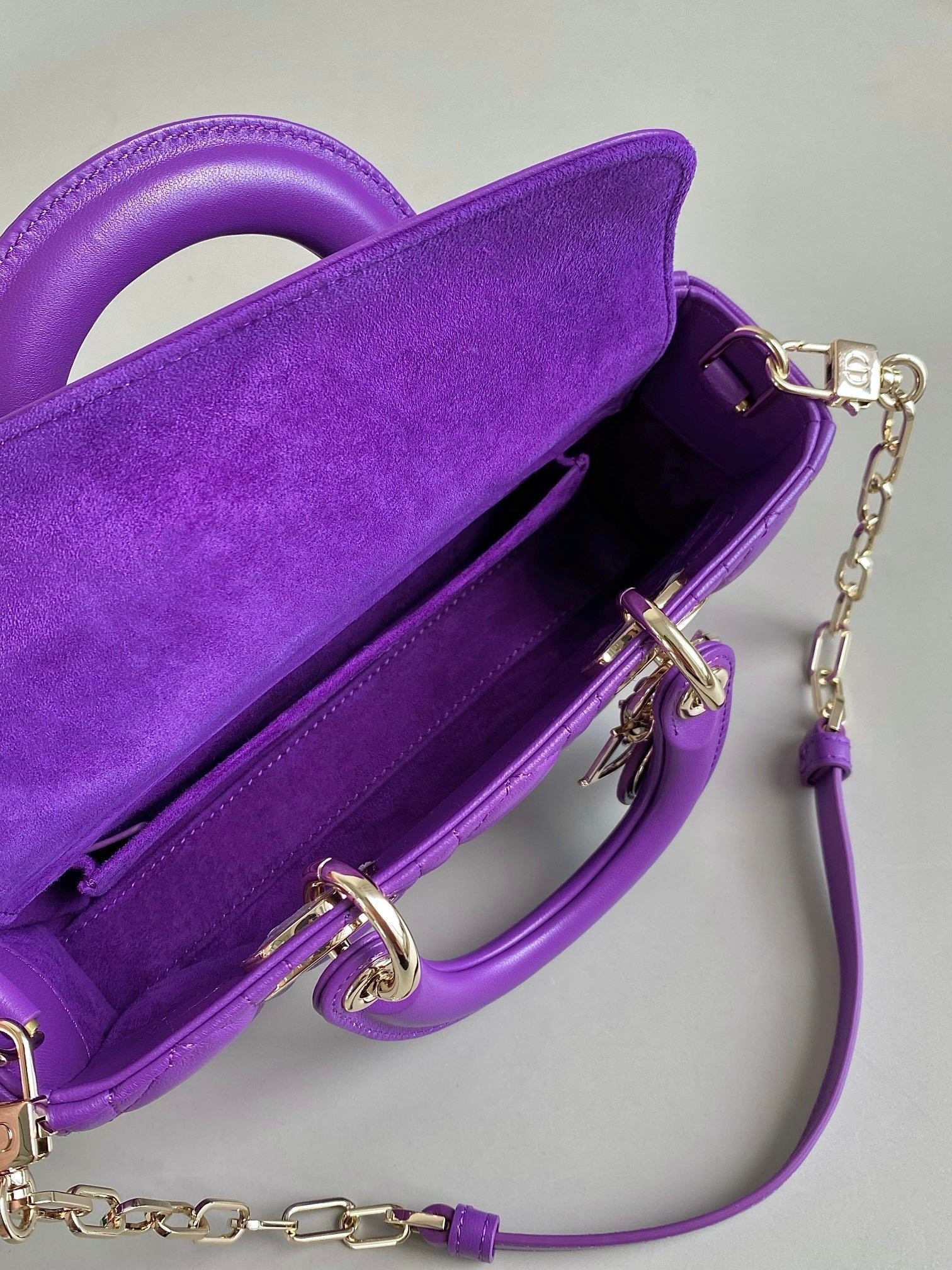 {Style No: R6VVF4ES} D-JOY BAG 22 IN VIOLET PURPLE LAMBSKIN - Image 9