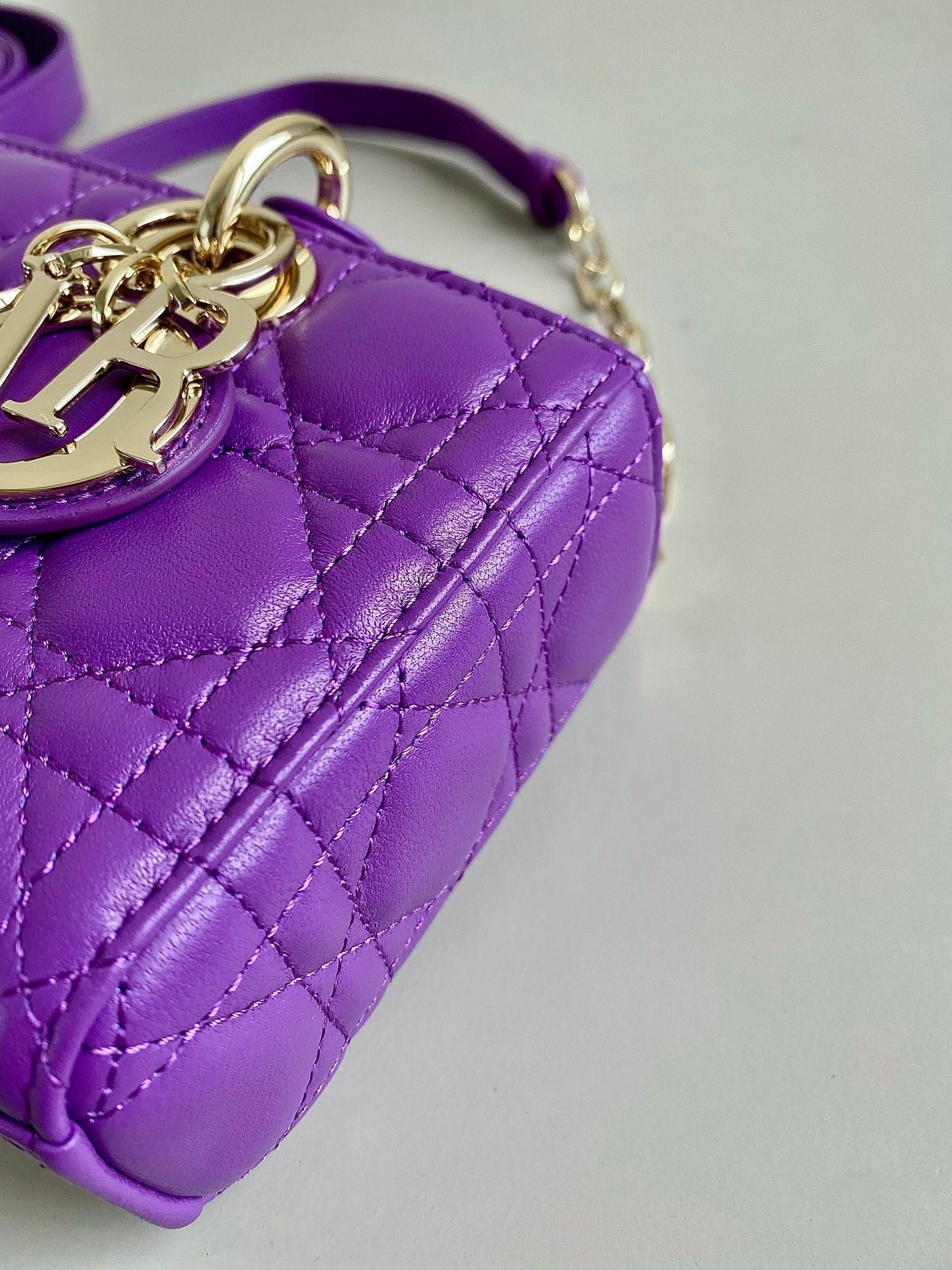 {Style No: R6VVF4ES} D-JOY BAG 22 IN VIOLET PURPLE LAMBSKIN - Image 8