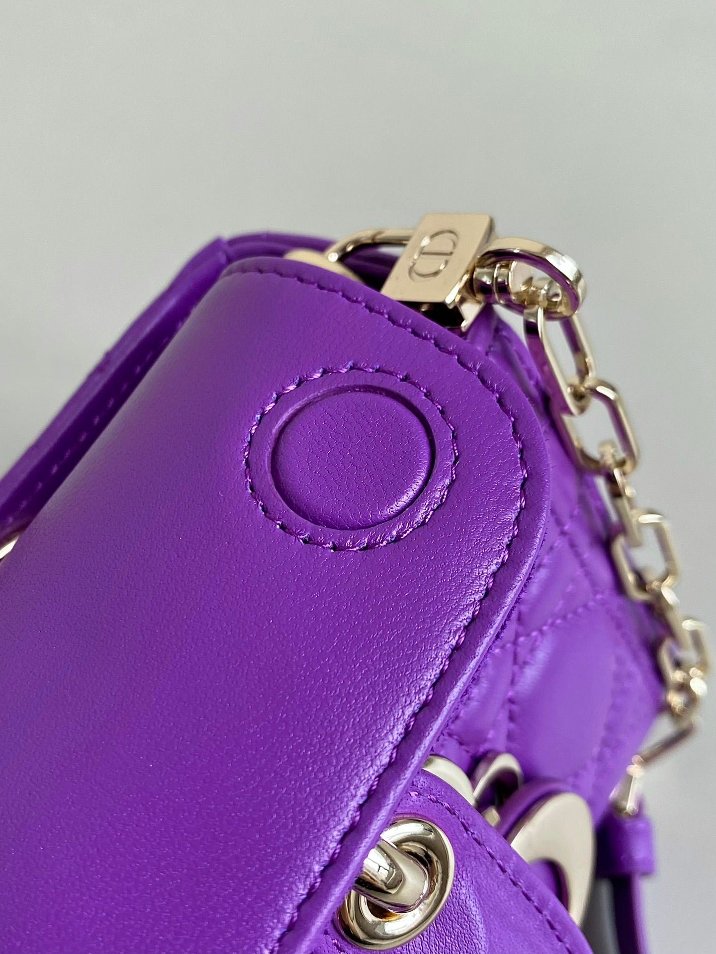 {Style No: R6VVF4ES} D-JOY BAG 22 IN VIOLET PURPLE LAMBSKIN - Image 5