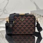 {Style No: D68UOKYM} MESSENGER BAG 22 IN BLACK AND BROWN EMBROIDERED FABRIC GOLD HARDWARE