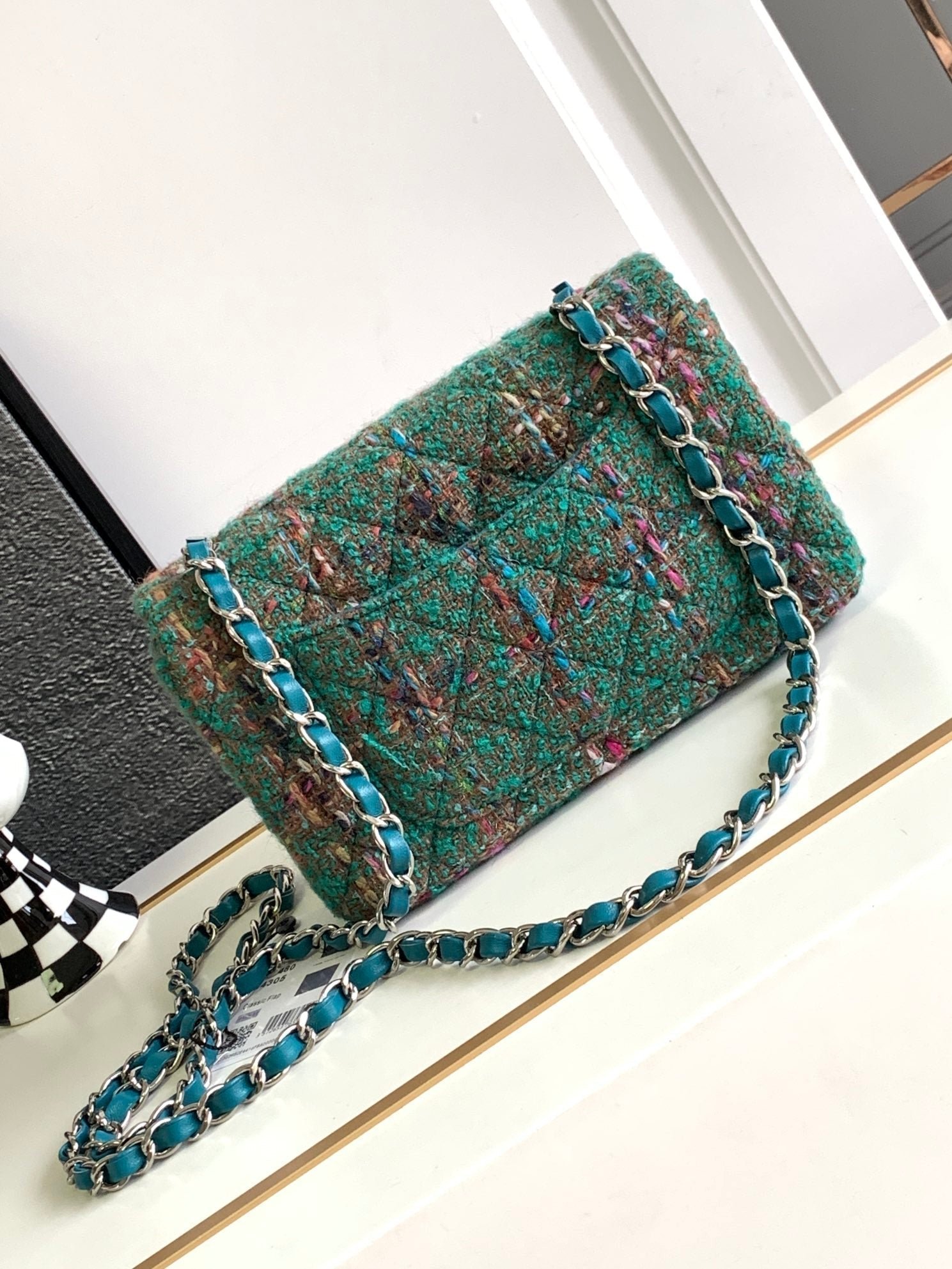 {Style No: 542HXVMU} CC MEDIUM 20 CLASSIC BAG IN GREEN FOREST WOOL TWEED - Image 2