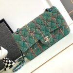 {Style No: WEP7FV3N} CC MEDIUM 25 CLASSIC BAG IN GREEN FOREST WOOL TWEED