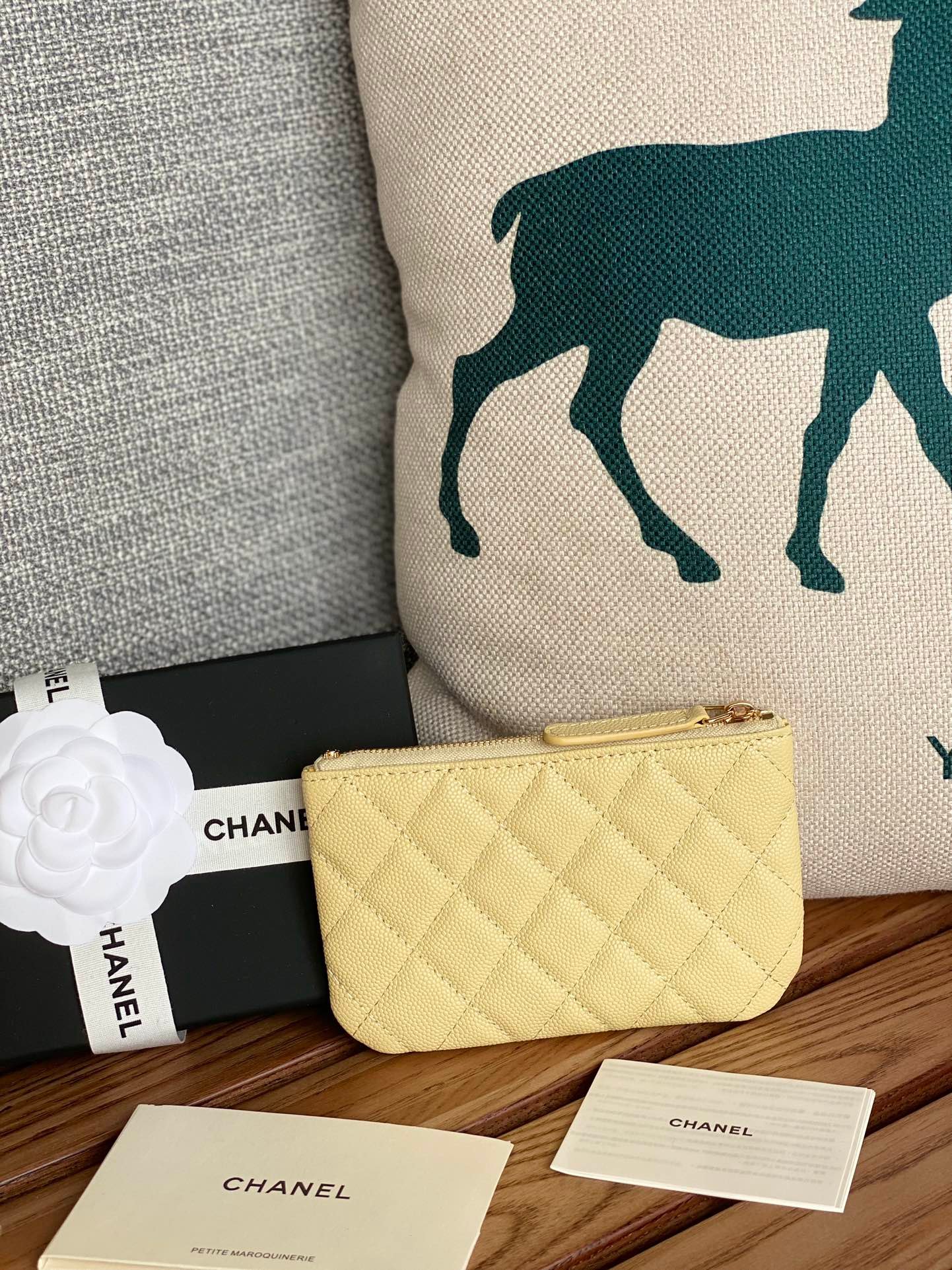{Style No: XJF1E28A} CC CLASSIC SMALL 15 ZIPPED POUCH IN YELLOW CORN GRAINED CALFSKIN - Image 2