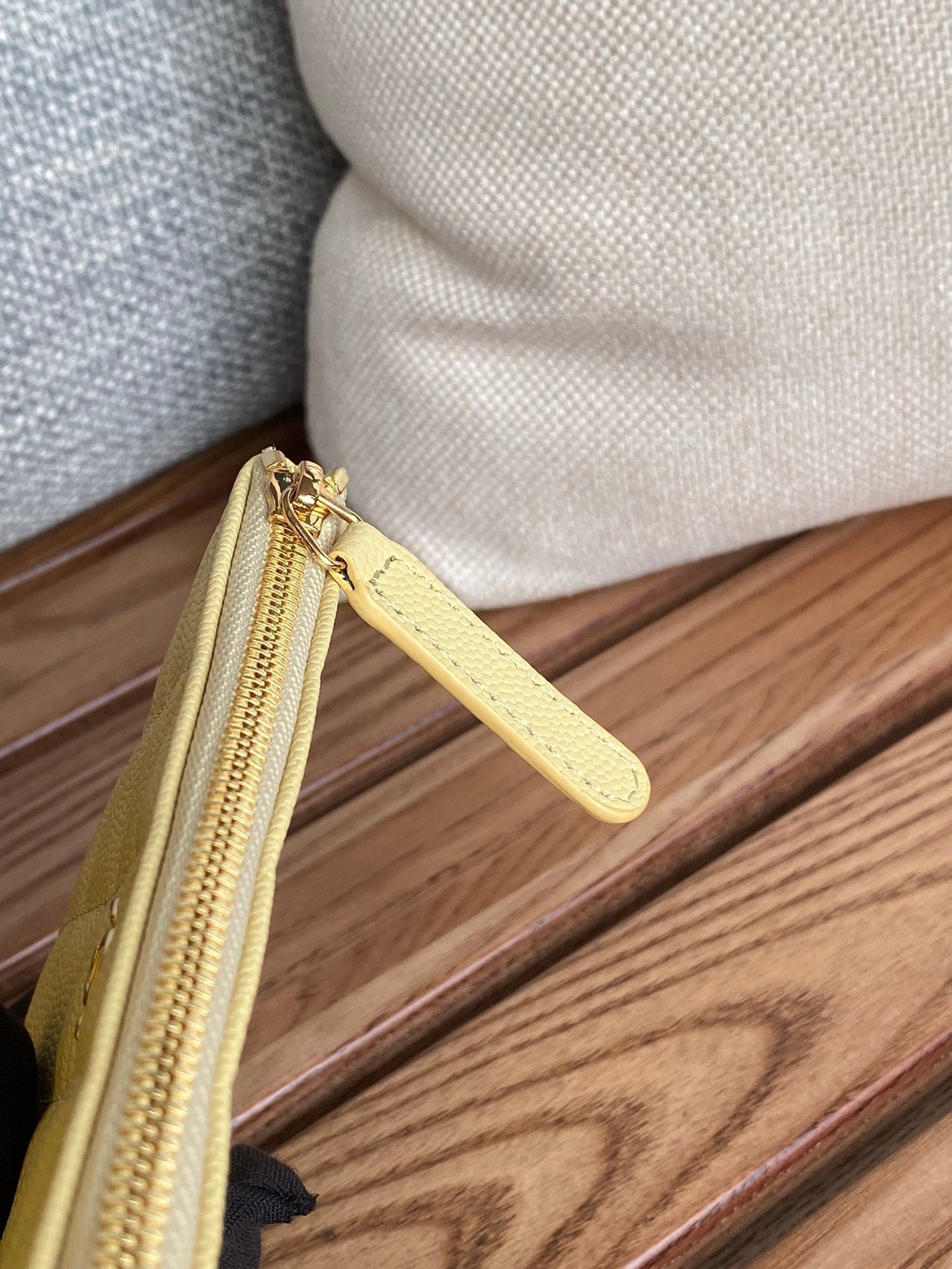 {Style No: XJF1E28A} CC CLASSIC SMALL 15 ZIPPED POUCH IN YELLOW CORN GRAINED CALFSKIN - Image 9