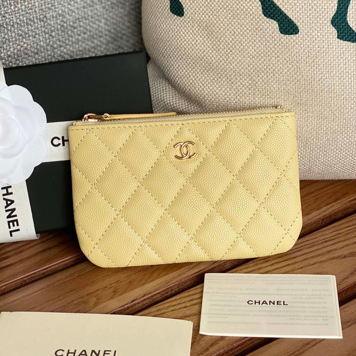 {Style No: XJF1E28A} CC CLASSIC SMALL 15 ZIPPED POUCH IN YELLOW CORN GRAINED CALFSKIN