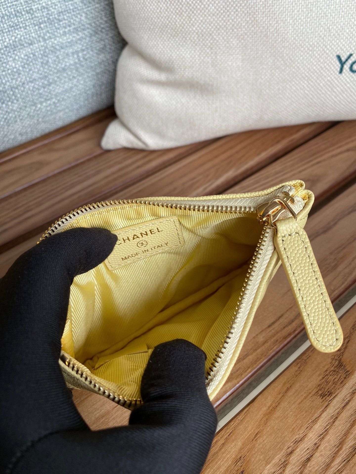 {Style No: XJF1E28A} CC CLASSIC SMALL 15 ZIPPED POUCH IN YELLOW CORN GRAINED CALFSKIN - Image 8