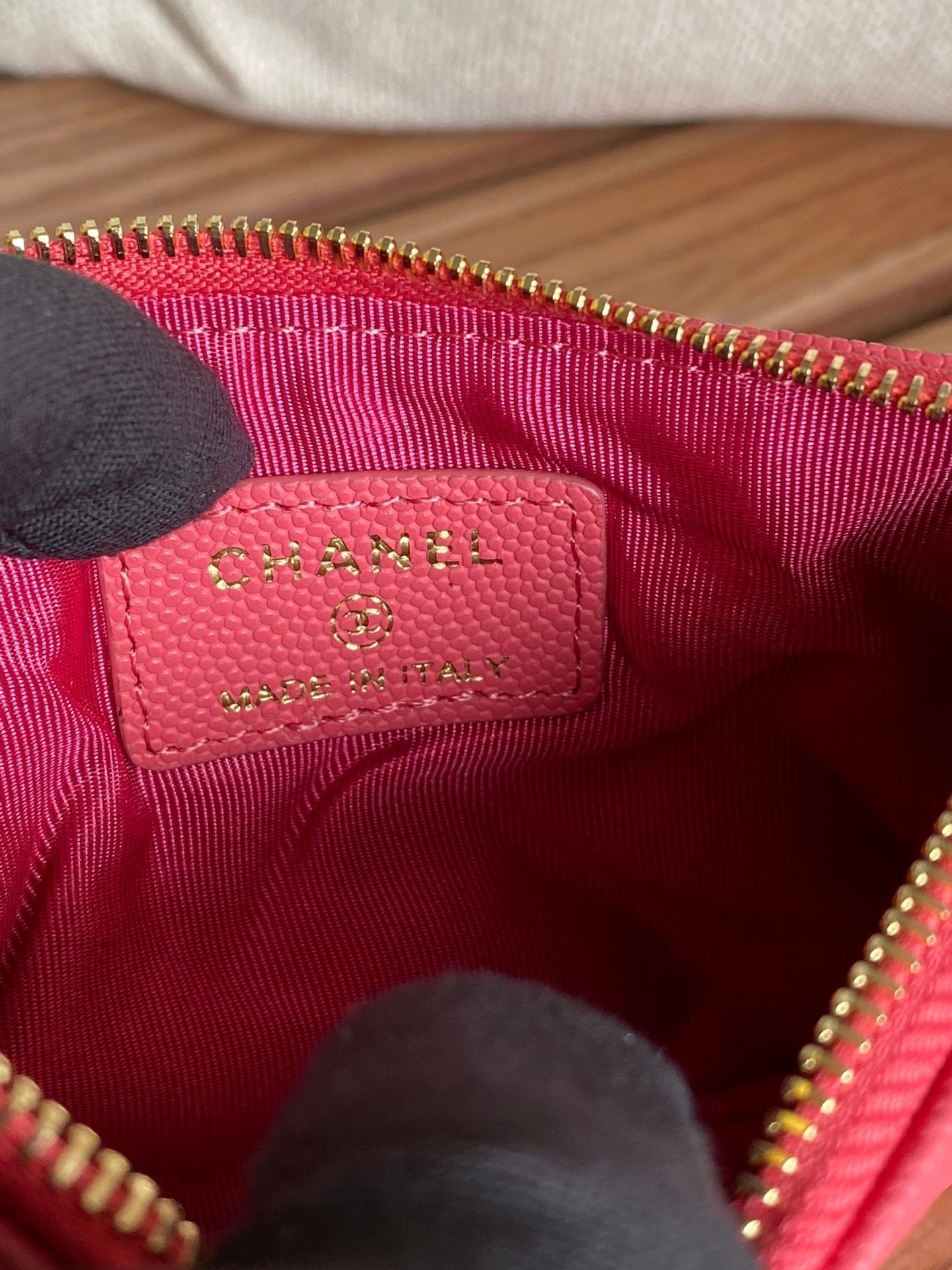 {Style No: MBUHWNAY} CC CLASSIC SMALL 15 ZIPPED POUCH IN BLUSH RED GRAINED CALFSKIN - Image 9