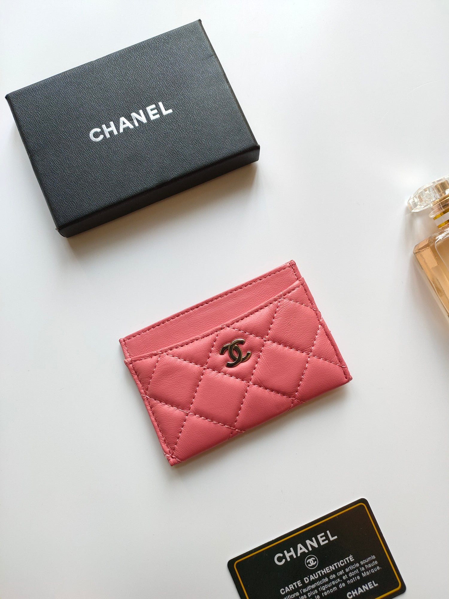 {Style No: OAJHQZFJ} CC CARD HOLDER 11.2 BLUSH PINK CALFSKIN GOLD ICON - Image 2