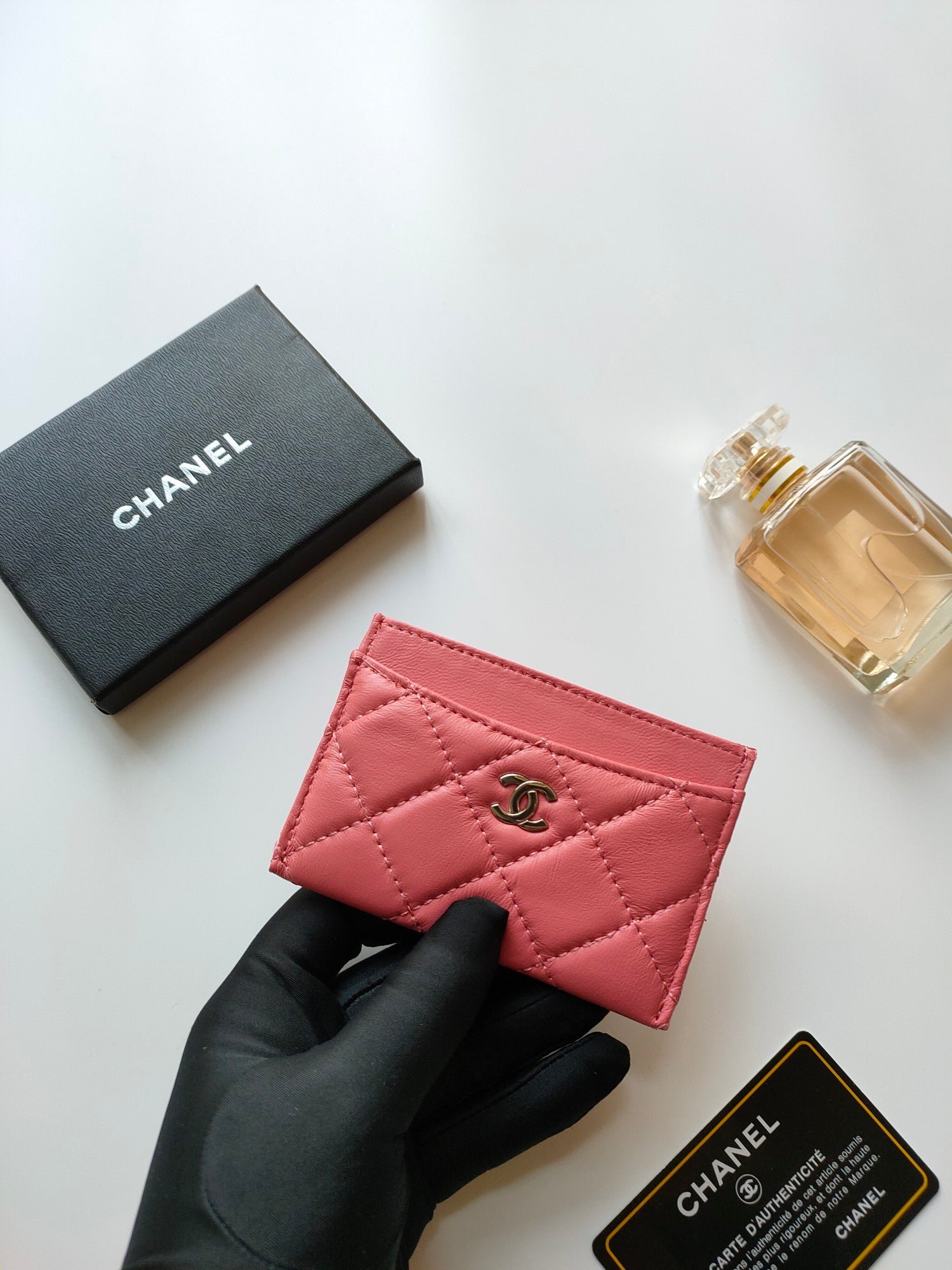 {Style No: OAJHQZFJ} CC CARD HOLDER 11.2 BLUSH PINK CALFSKIN GOLD ICON - Image 3