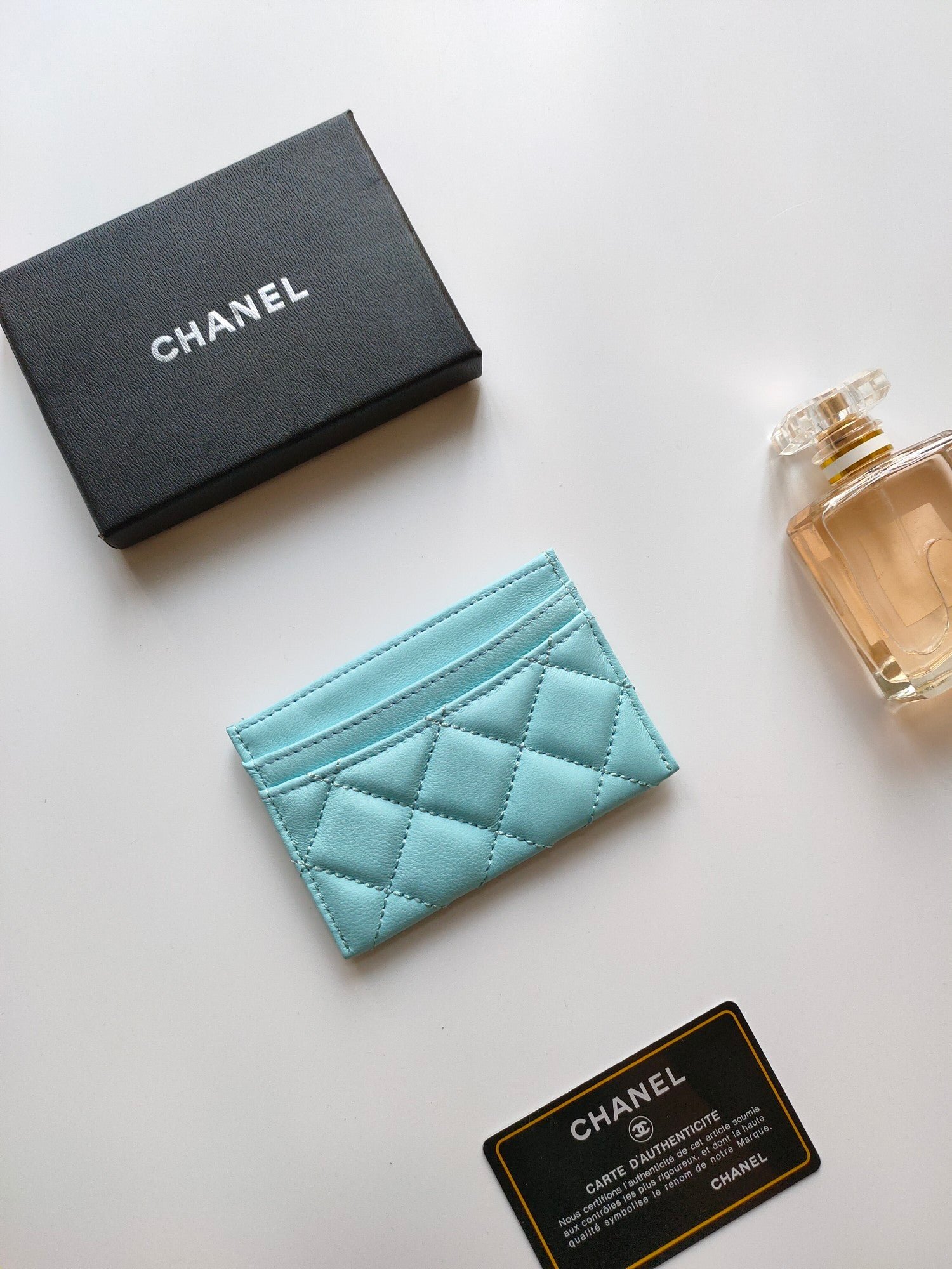 {Style No: GV2GF3SS} CC CARD HOLDER 11.2 SKY CALFSKIN GOLD ICON - Image 5