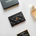 {Style No: P37SHWQS} CC CARD HOLDER 11.2 BLACK CALFSKIN GOLD ICON