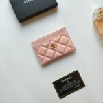 {Style No: 5I16MKWF} CC CARD HOLDER 11.2 PALE PINK GRAINED CALFSKIN GOLD ICON