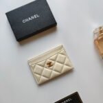 {Style No: 7LLJZLEL} CC CARD HOLDER 11.2 CREAM GRAINED CALFSKIN GOLD ICON