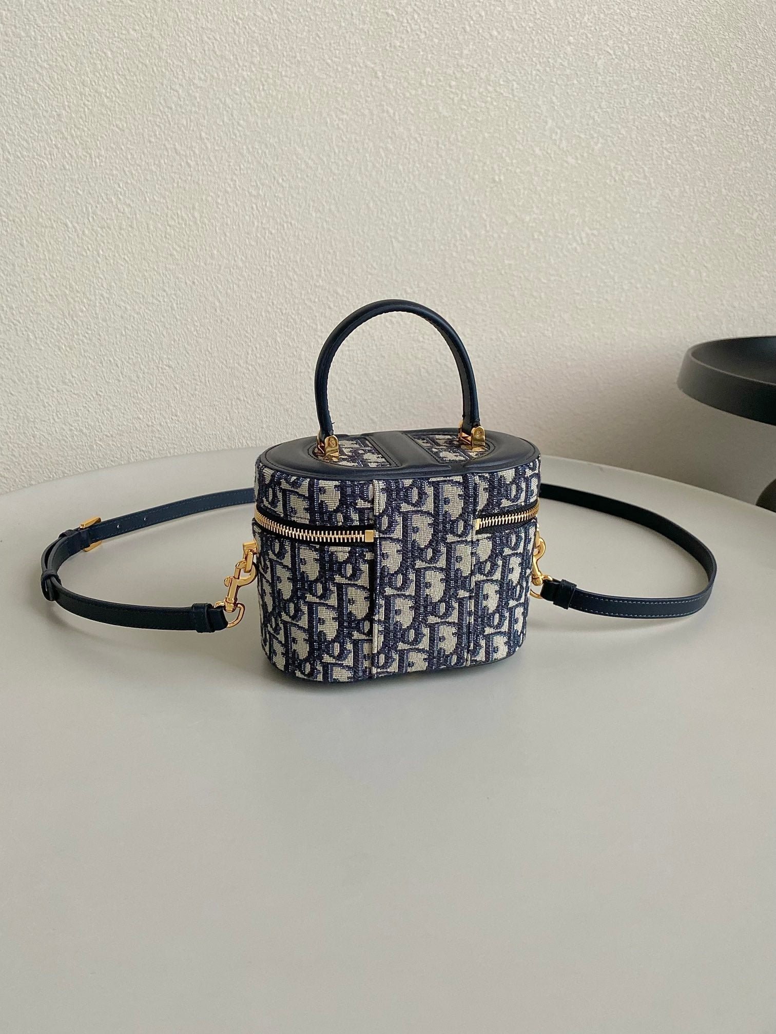 {Style No: FCHJQJVM} SIGNATURE VANITY 16 IN BLUE OBLIQUE JACQUARD - Image 3