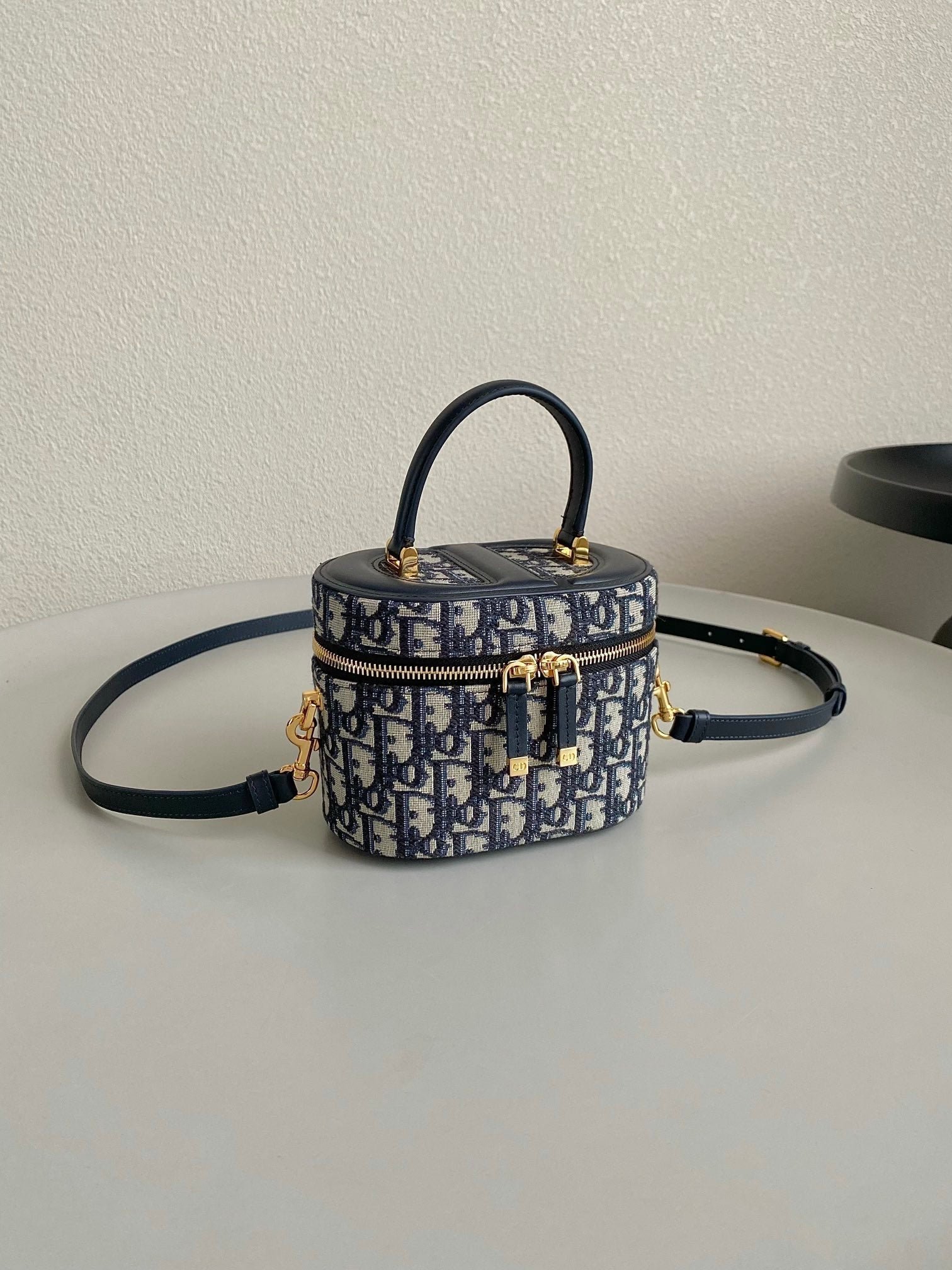 {Style No: FCHJQJVM} SIGNATURE VANITY 16 IN BLUE OBLIQUE JACQUARD - Image 2