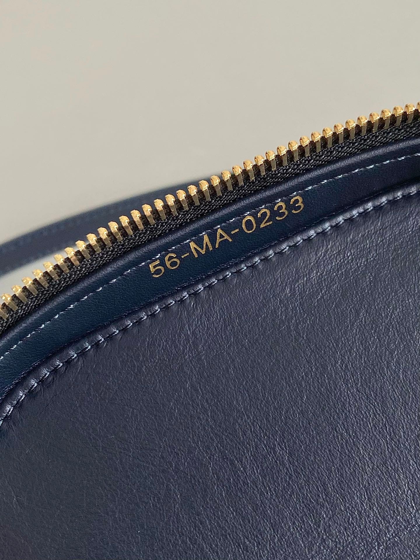 {Style No: FCHJQJVM} SIGNATURE VANITY 16 IN BLUE OBLIQUE JACQUARD - Image 7