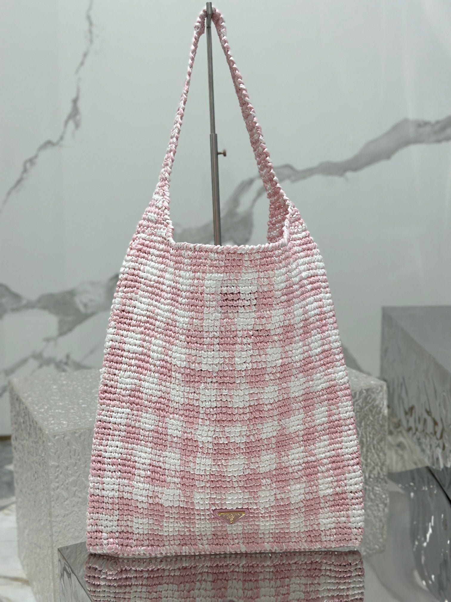 {Style No: 84XKQ57R} LARGE TOTE BAG 45 IN PINK MIX WHITE AND BLACK WOVEN RAFFIA - Image 6
