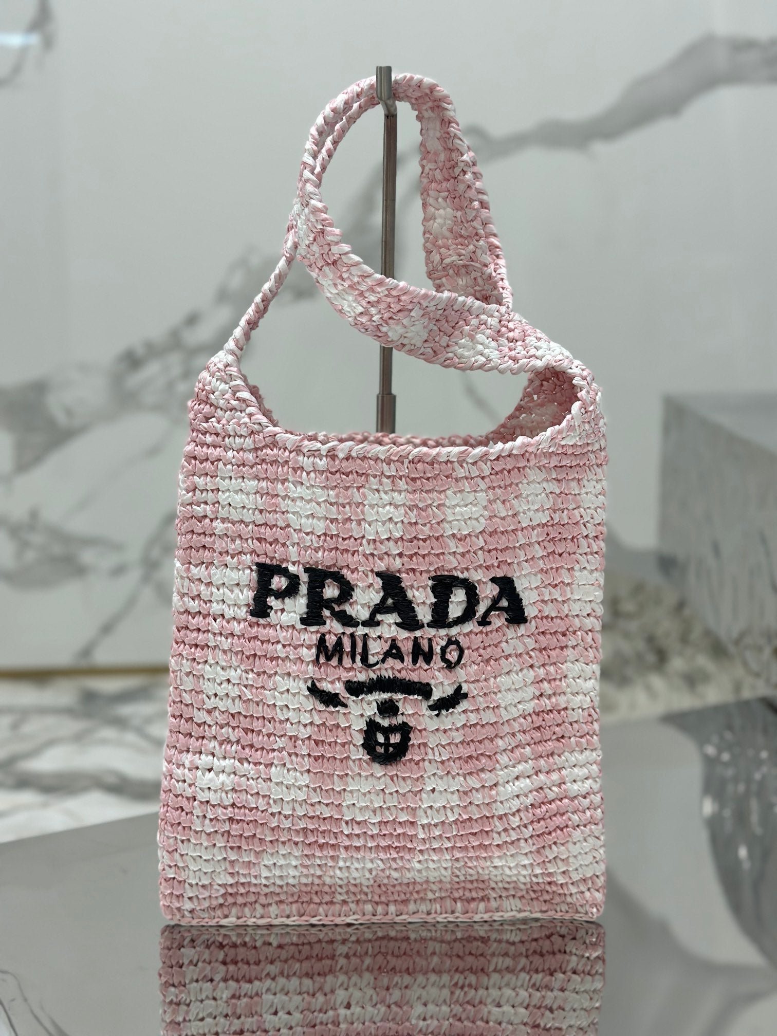 {Style No: H7VGGZZM} SMALL TOTE BAG 29 IN PINK MIX WHITE AND BLACK WOVEN RAFFIA - Image 2