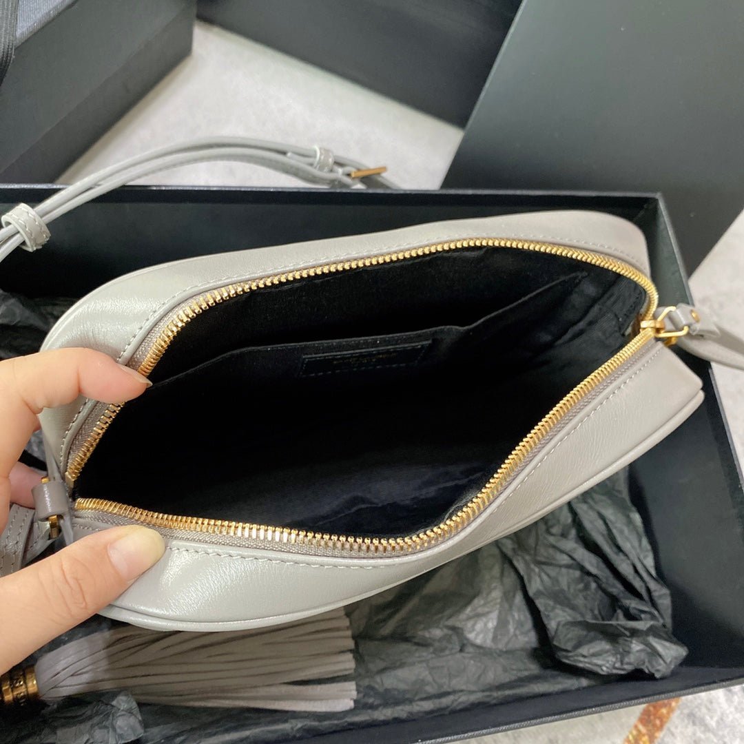 {Style No: 1VGU6ESJ} LOU CAMERA BAG 23 IN LIGHT GRAY CALFSKIN GOLD LOGO - Image 8