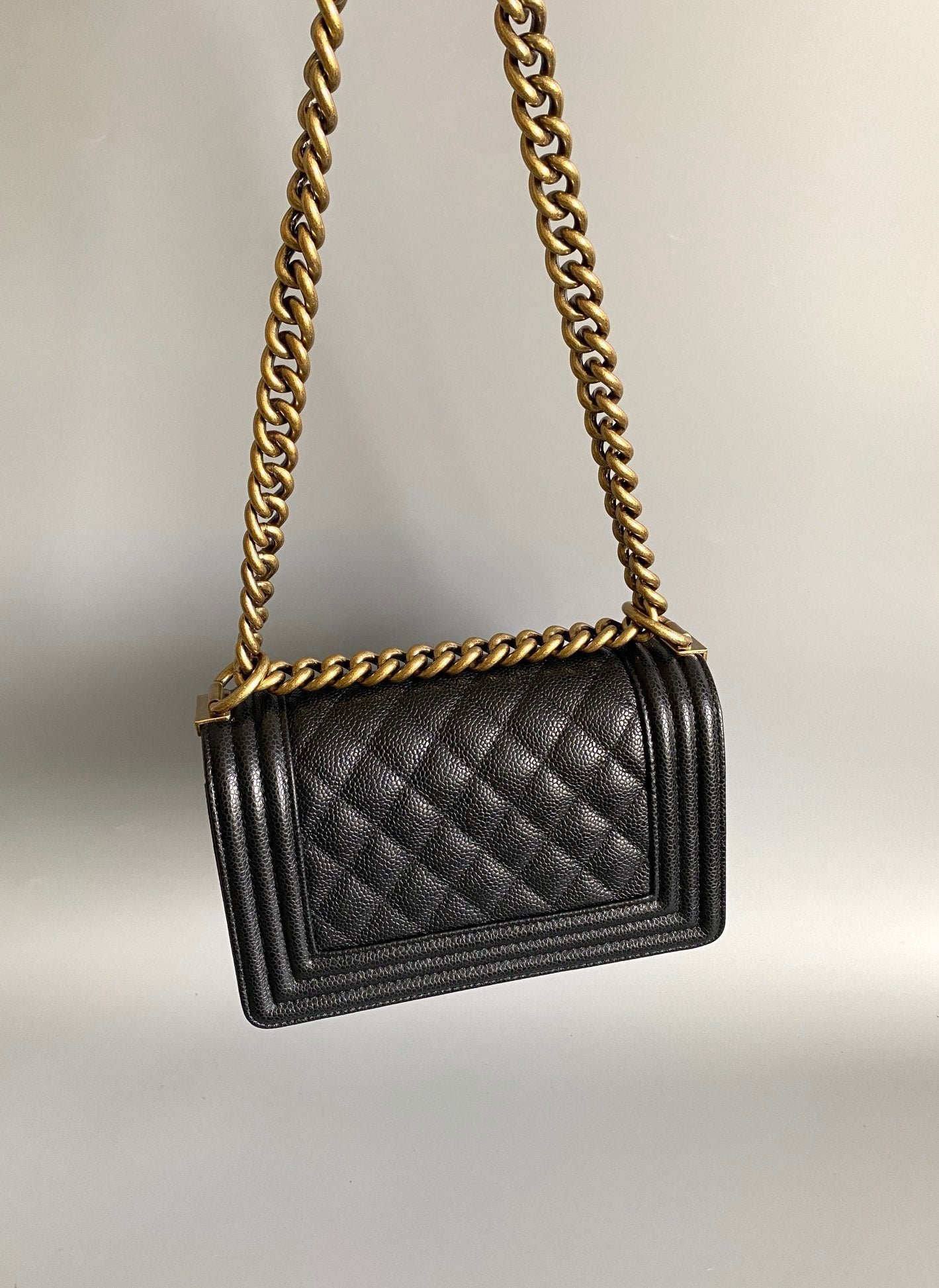 {Style No: 7VN95Z5J} SMALL BOY BAG 20 IN BLACK LAMBSKIN GOLD HARDWARE - Image 3