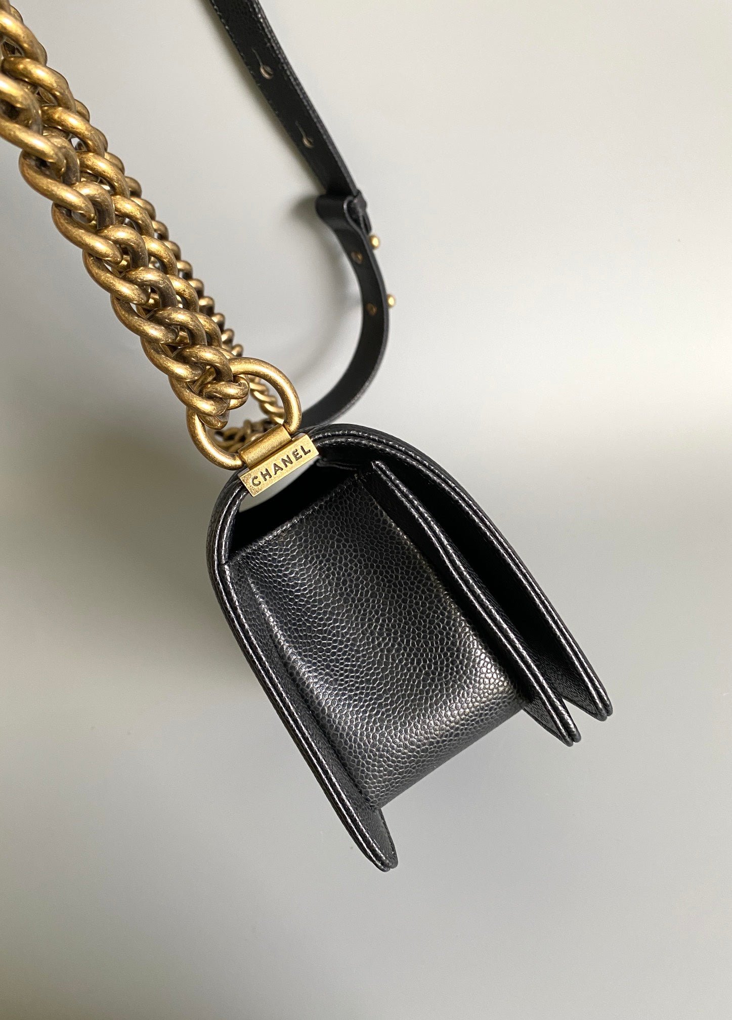 {Style No: 7VN95Z5J} SMALL BOY BAG 20 IN BLACK LAMBSKIN GOLD HARDWARE - Image 9