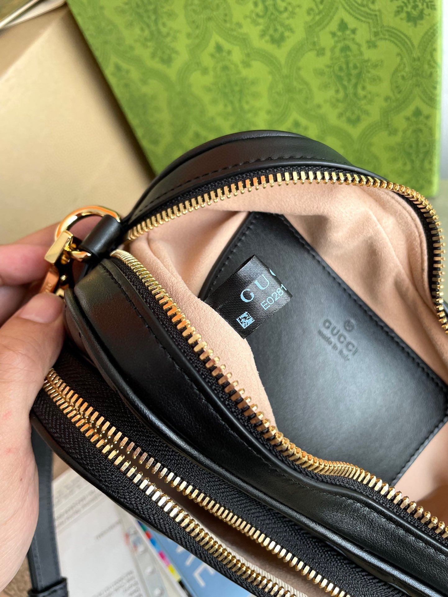 {Style No: SU99DK32} MARMONT HEART BAG 20 IN BLACK CALFSKIN GOLD HARDWARE - Image 5