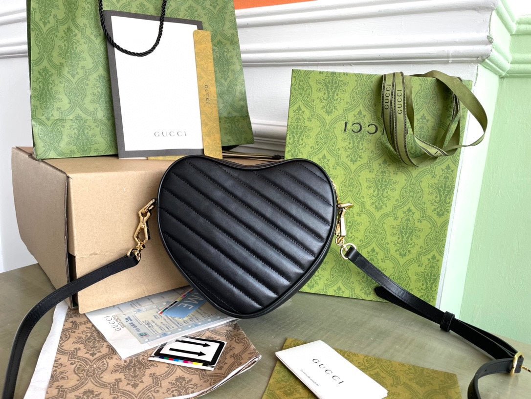 {Style No: SU99DK32} MARMONT HEART BAG 20 IN BLACK CALFSKIN GOLD HARDWARE - Image 8