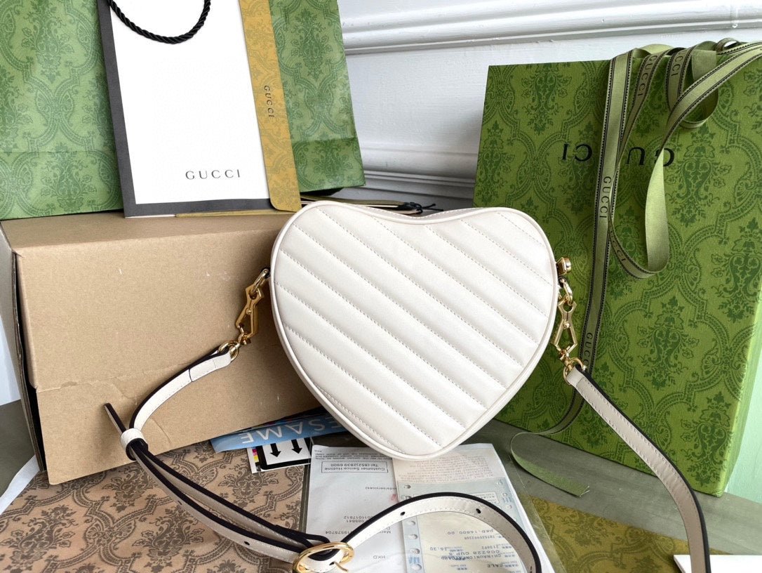 {Style No: K2TW2YQF} MARMONT HEART BAG 20 IN WHITE CALFSKIN GOLD HARDWARE - Image 4