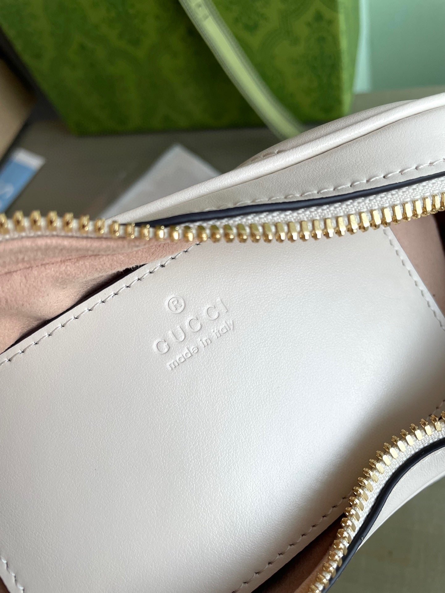 {Style No: K2TW2YQF} MARMONT HEART BAG 20 IN WHITE CALFSKIN GOLD HARDWARE - Image 5