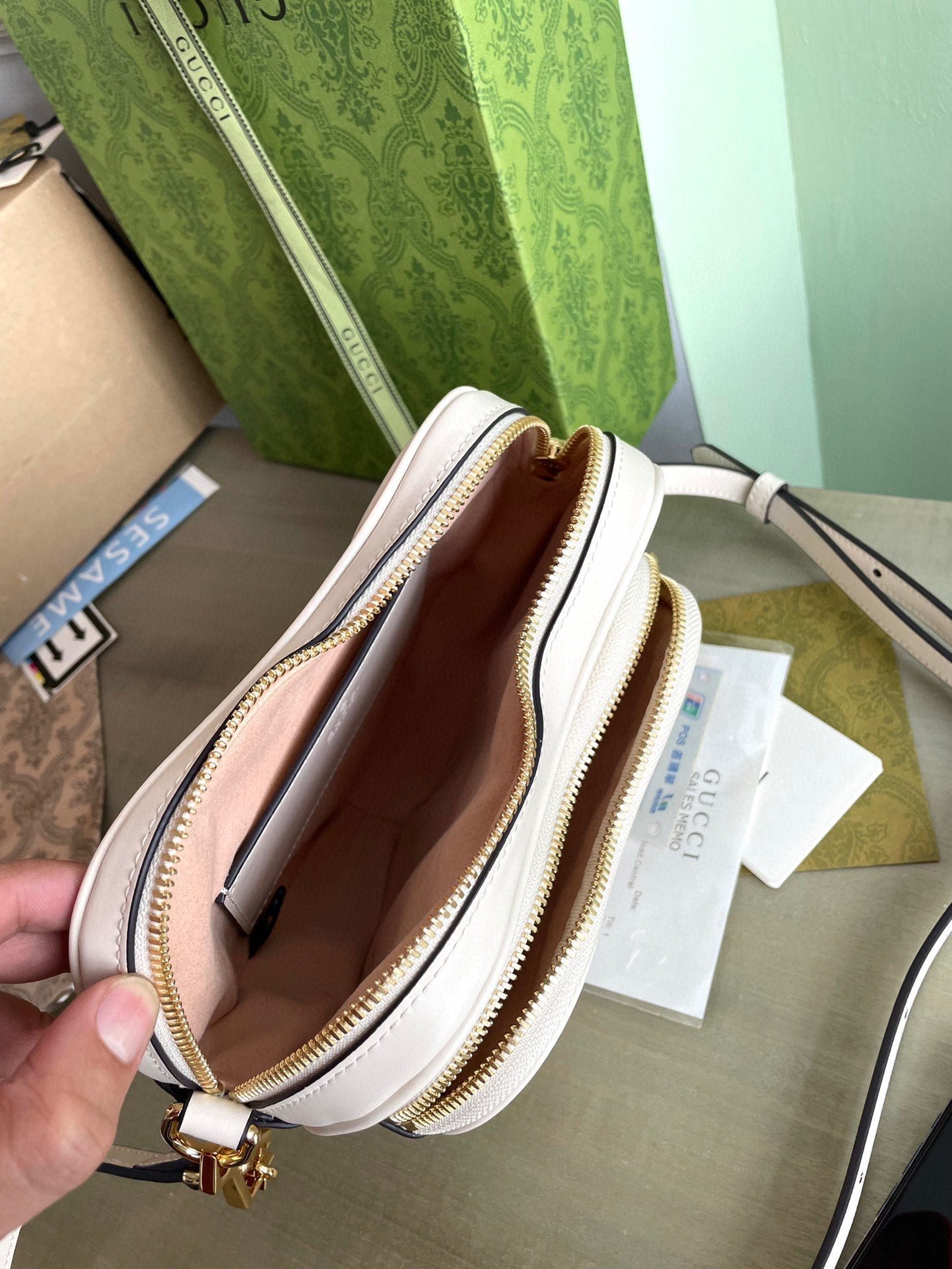 {Style No: K2TW2YQF} MARMONT HEART BAG 20 IN WHITE CALFSKIN GOLD HARDWARE - Image 9