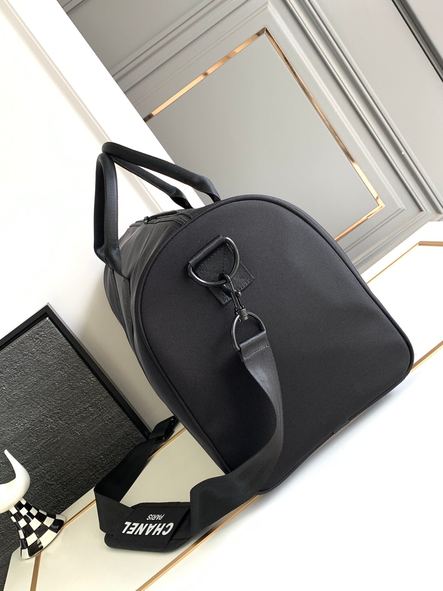{Style No: GM68YM2W} CC TRAVEL BAG 45 IN BLACK CANVAS WITH WHITE LOGO - Image 5
