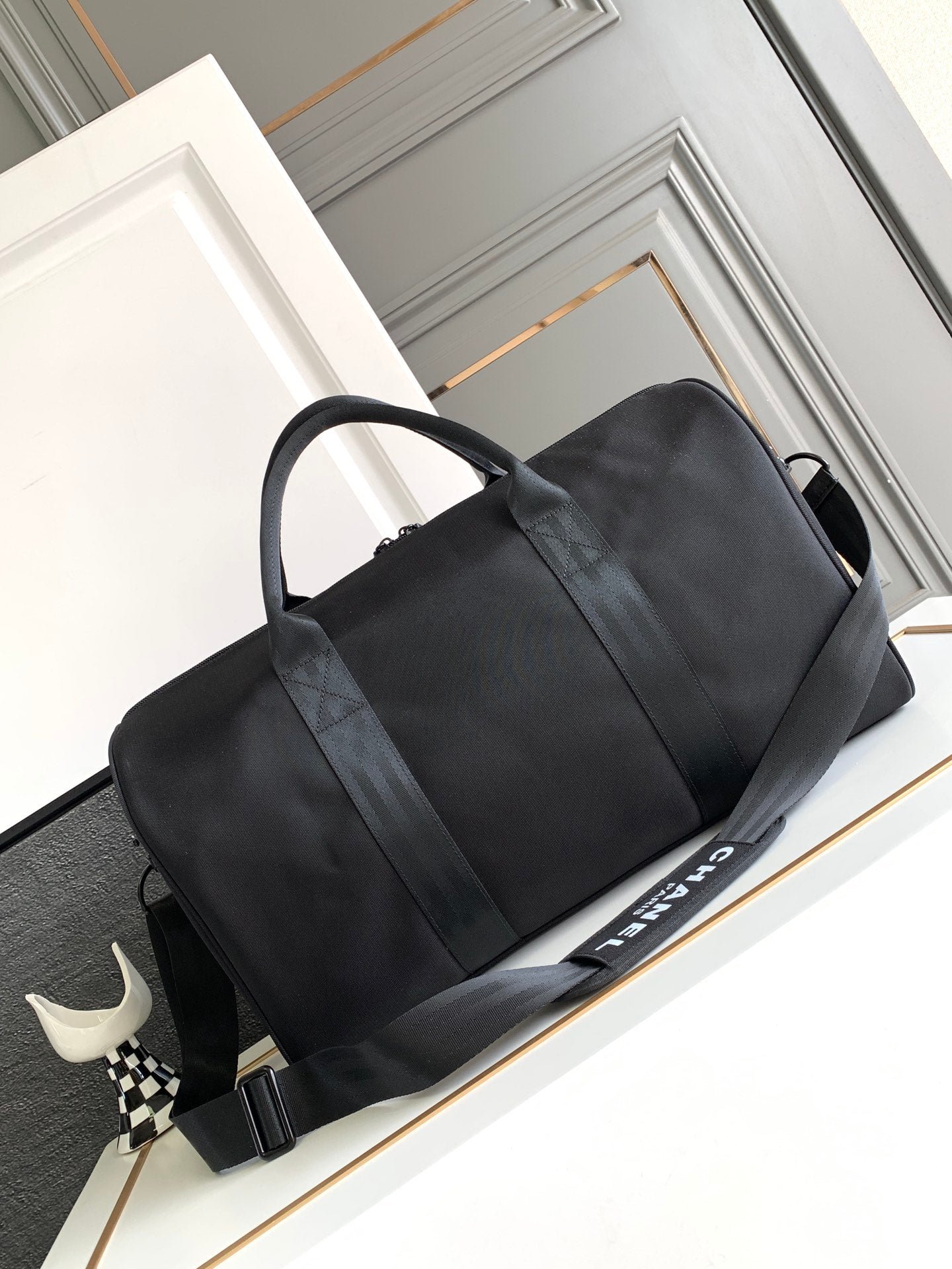 {Style No: GM68YM2W} CC TRAVEL BAG 45 IN BLACK CANVAS WITH WHITE LOGO - Image 2