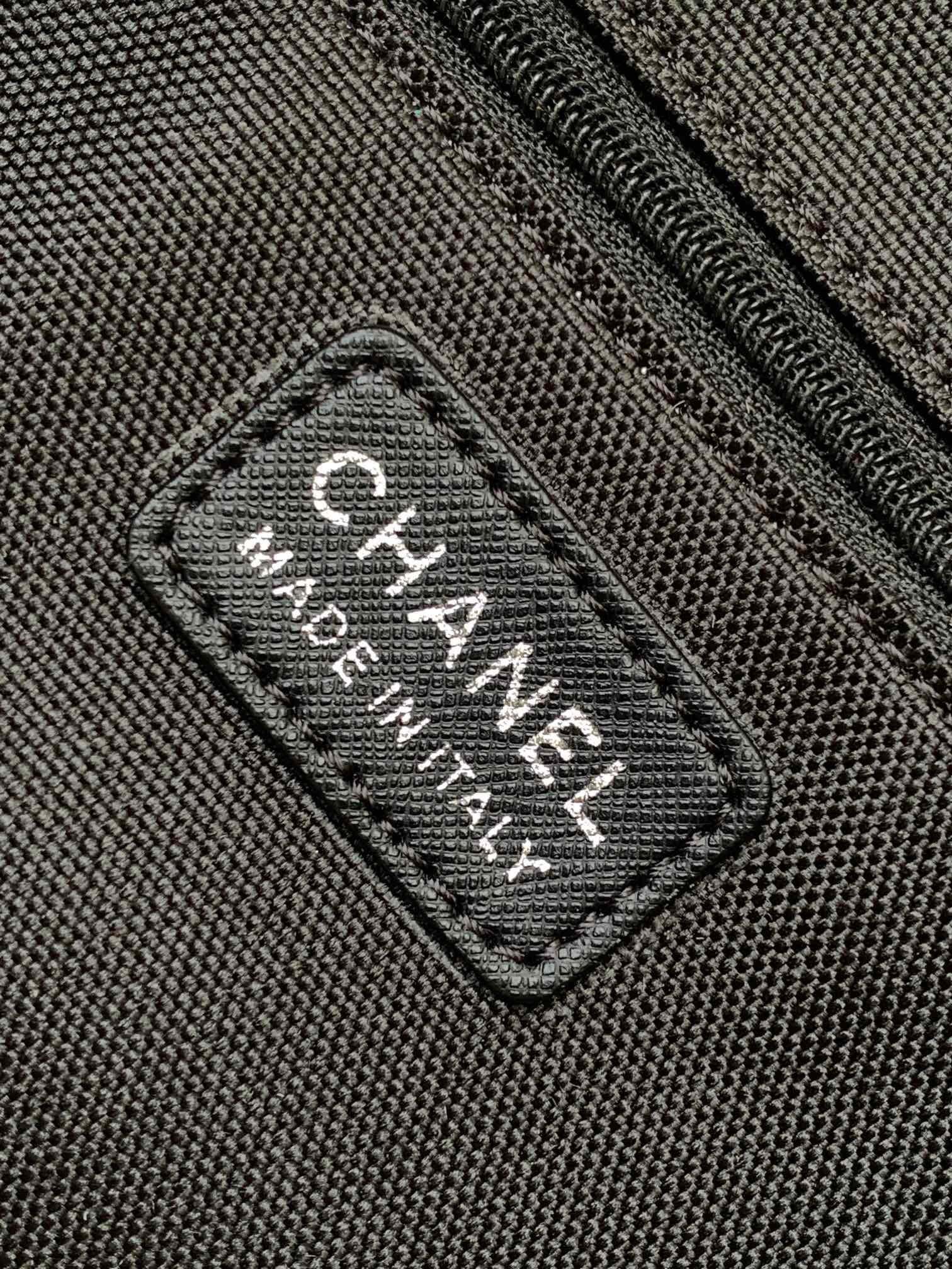 {Style No: GM68YM2W} CC TRAVEL BAG 45 IN BLACK CANVAS WITH WHITE LOGO - Image 3