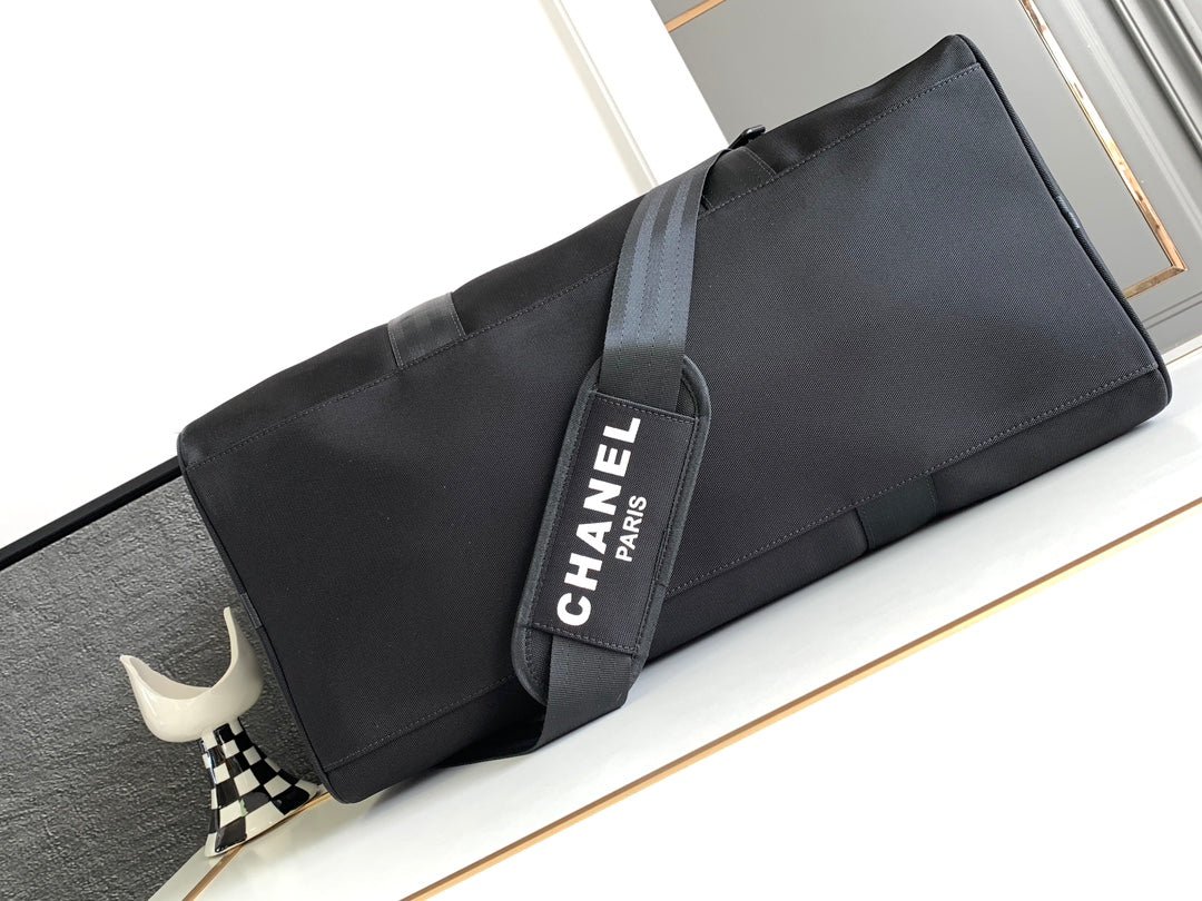 {Style No: GM68YM2W} CC TRAVEL BAG 45 IN BLACK CANVAS WITH WHITE LOGO - Image 4