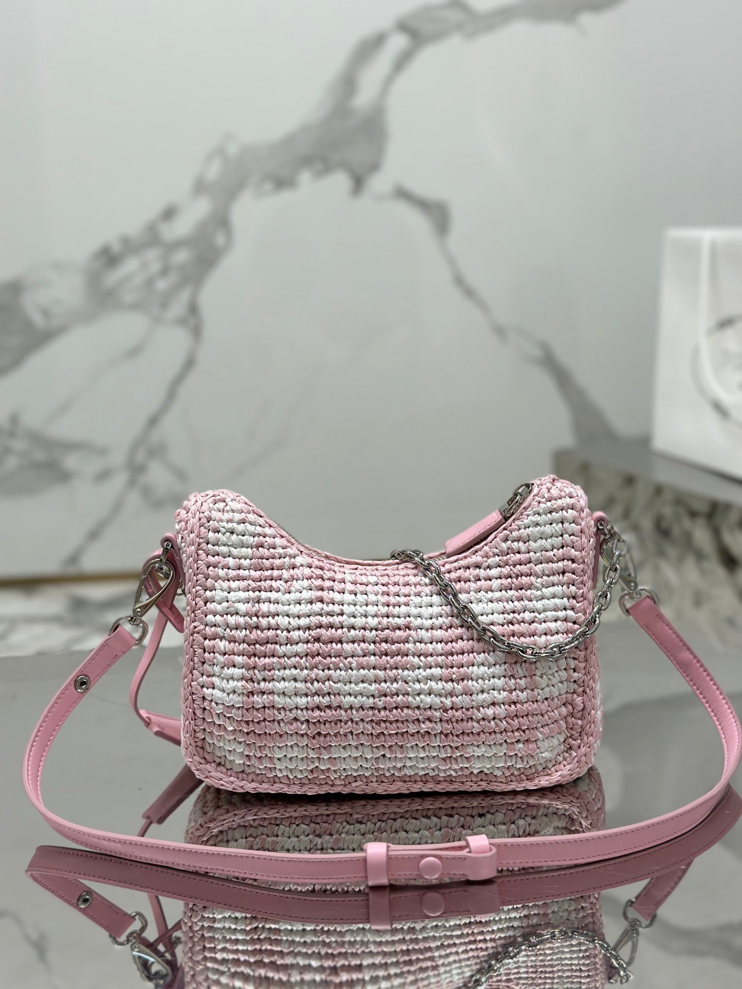 {Style No: KZ6M4WEJ} CROCHET HOBO BAG 22 IN PINK MIX WHITE RAFFIA SILVER HARDWARE - Image 5
