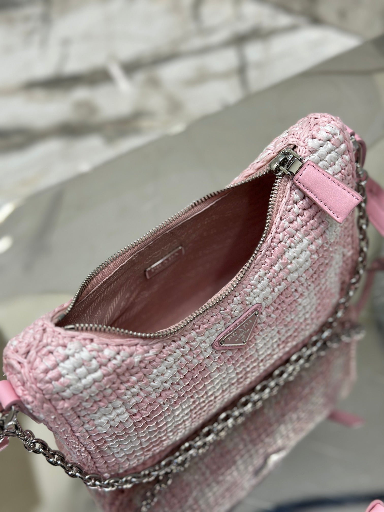 {Style No: KZ6M4WEJ} CROCHET HOBO BAG 22 IN PINK MIX WHITE RAFFIA SILVER HARDWARE - Image 3
